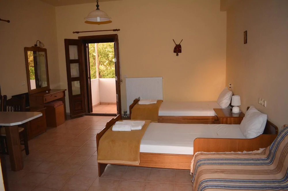 Hotel Ellinospito