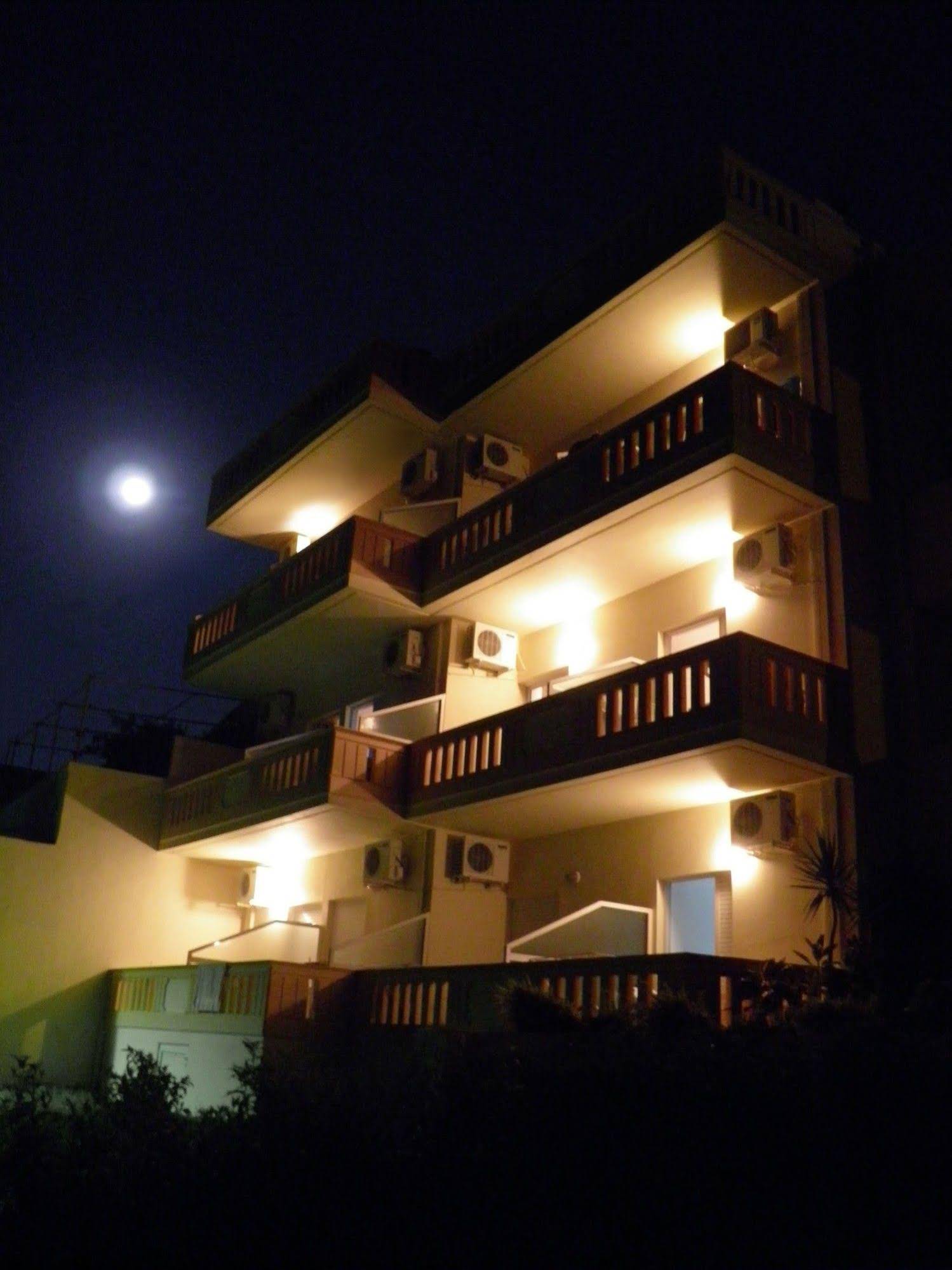 Christi Apartments