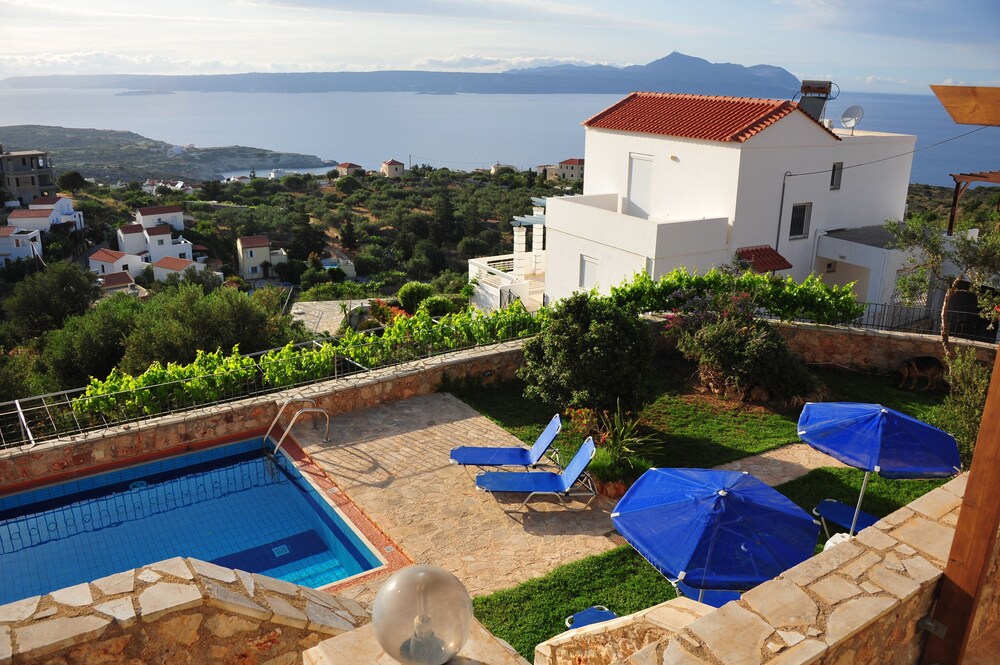 Elicriso Villa