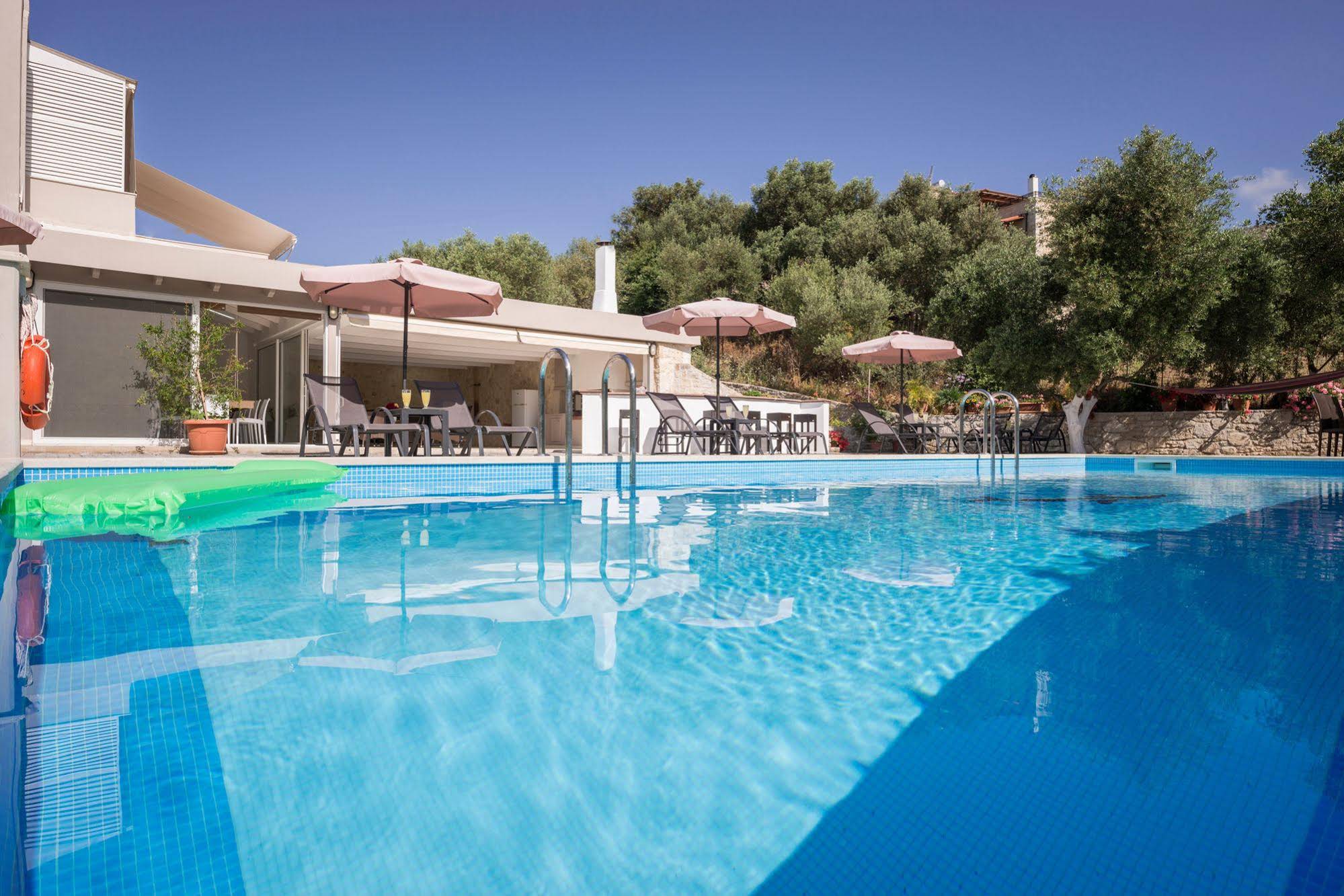 Villa Almyros