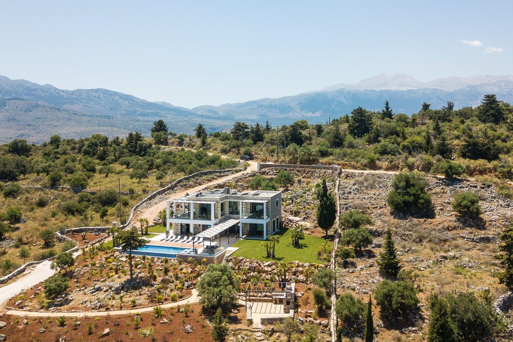 Villa Blue Skyline