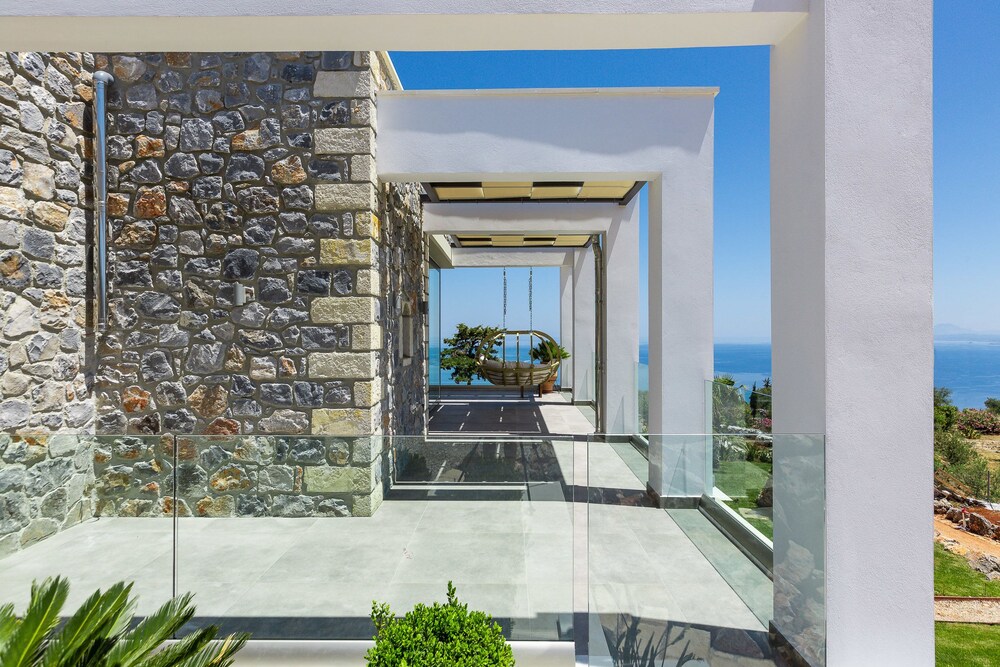 Villa Blue Skyline