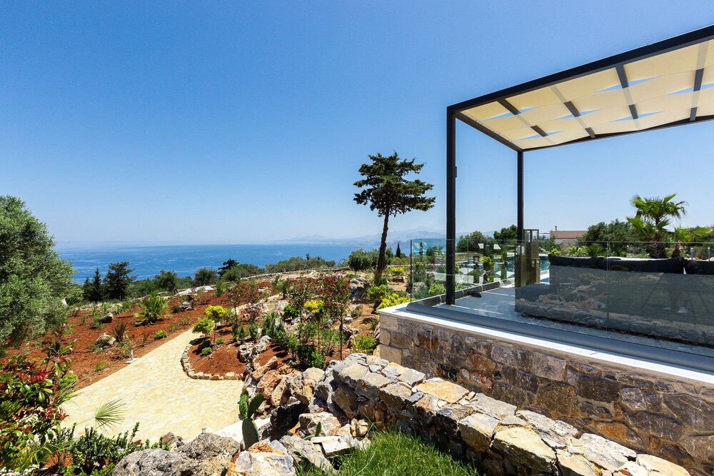 Villa Blue Skyline