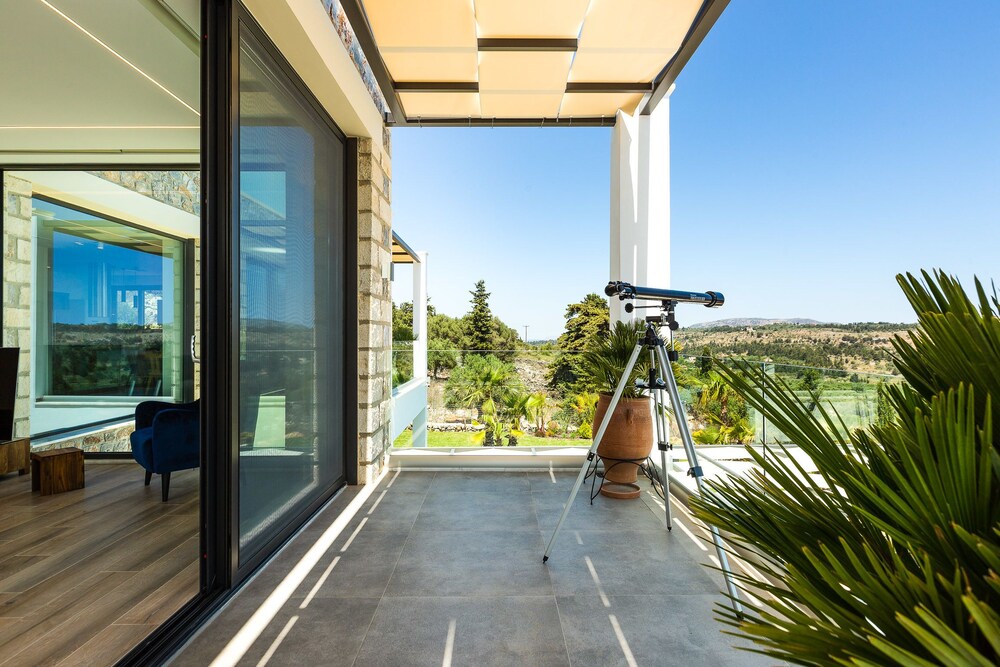 Villa Blue Skyline