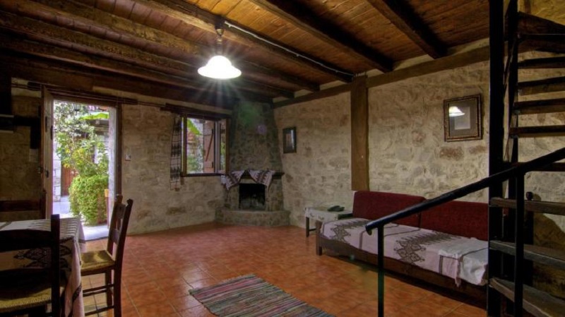 Stone Village Petrino Horio