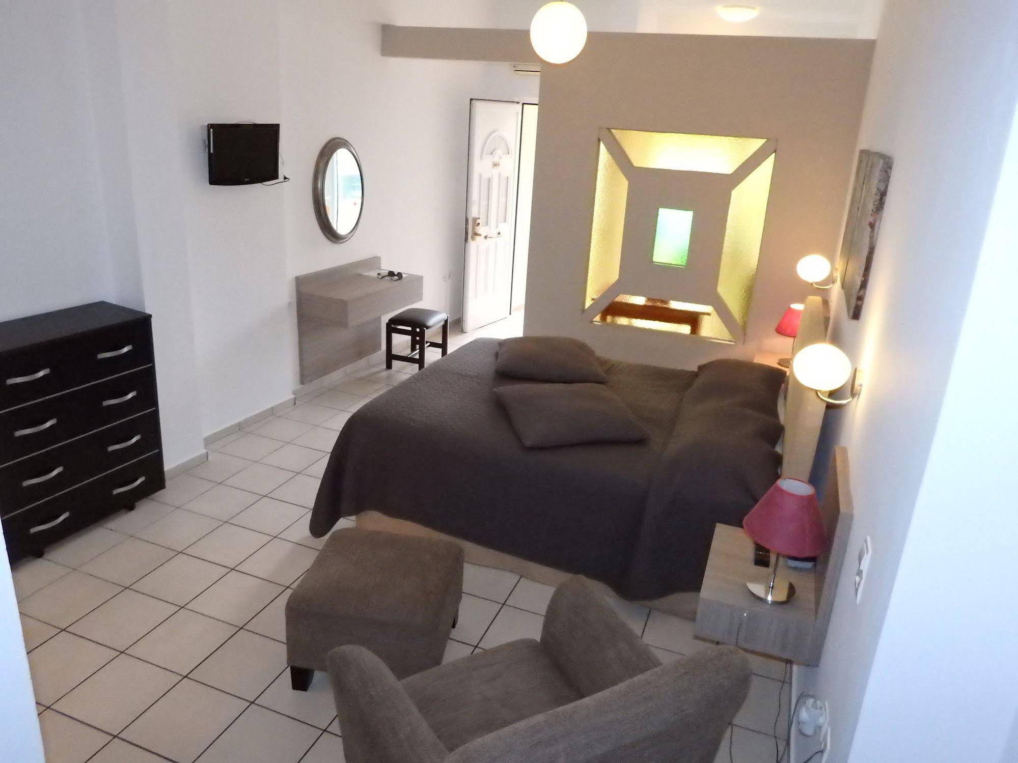 Hotel  Christina Apartments