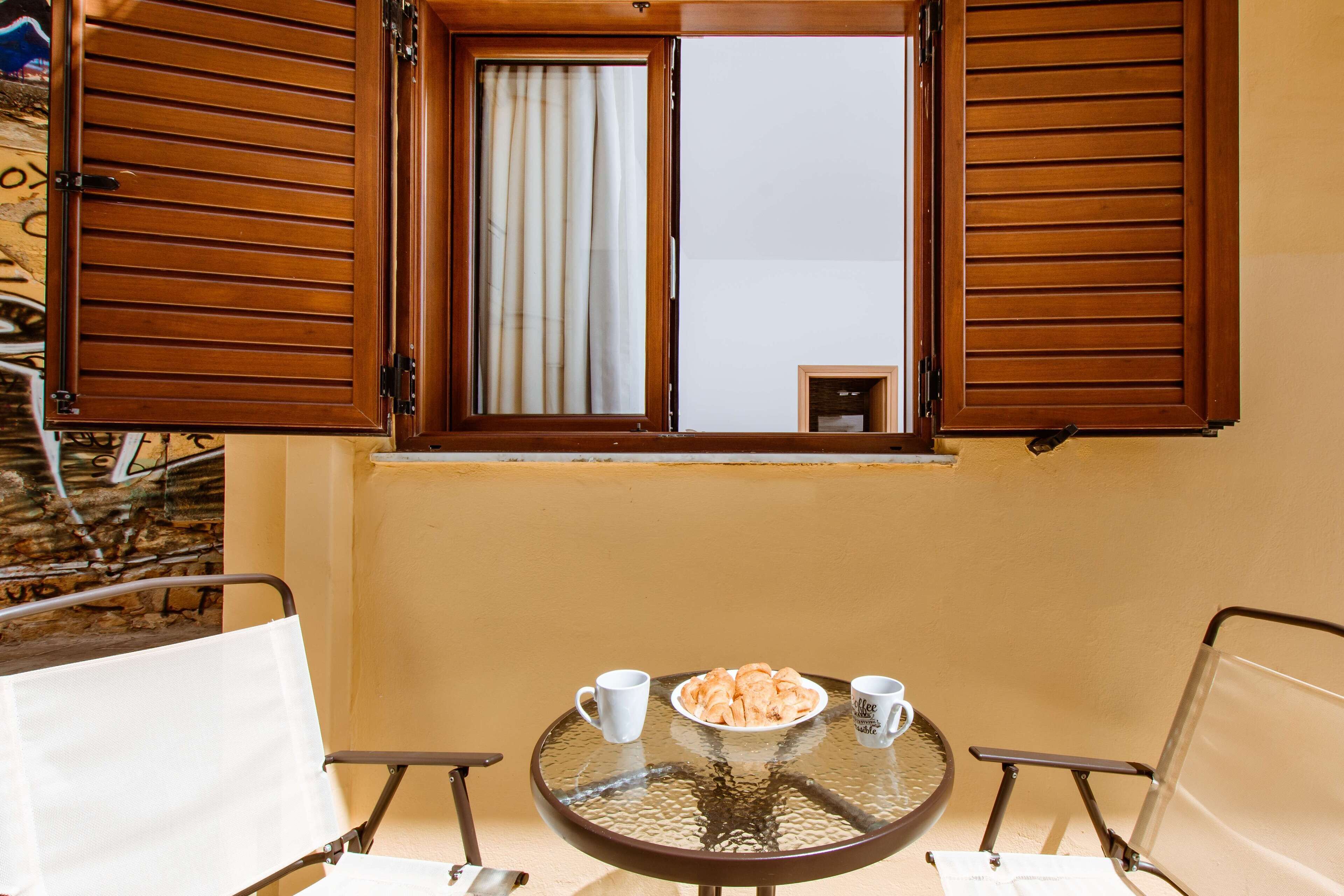 Deluxe Hotel
