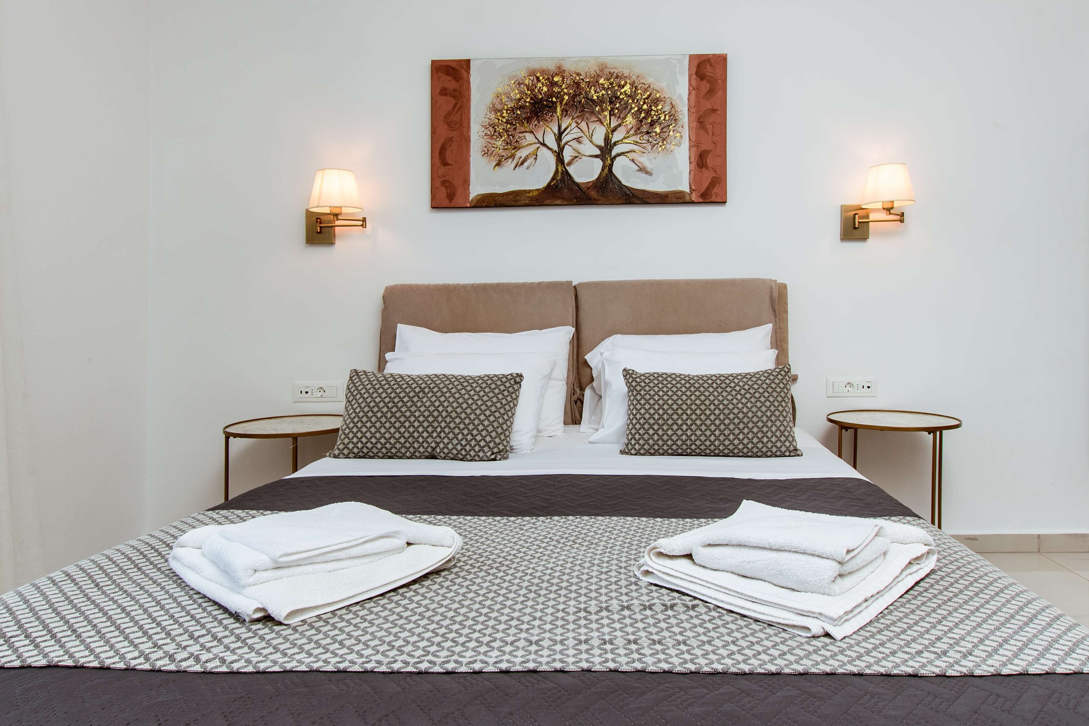 Deluxe Hotel