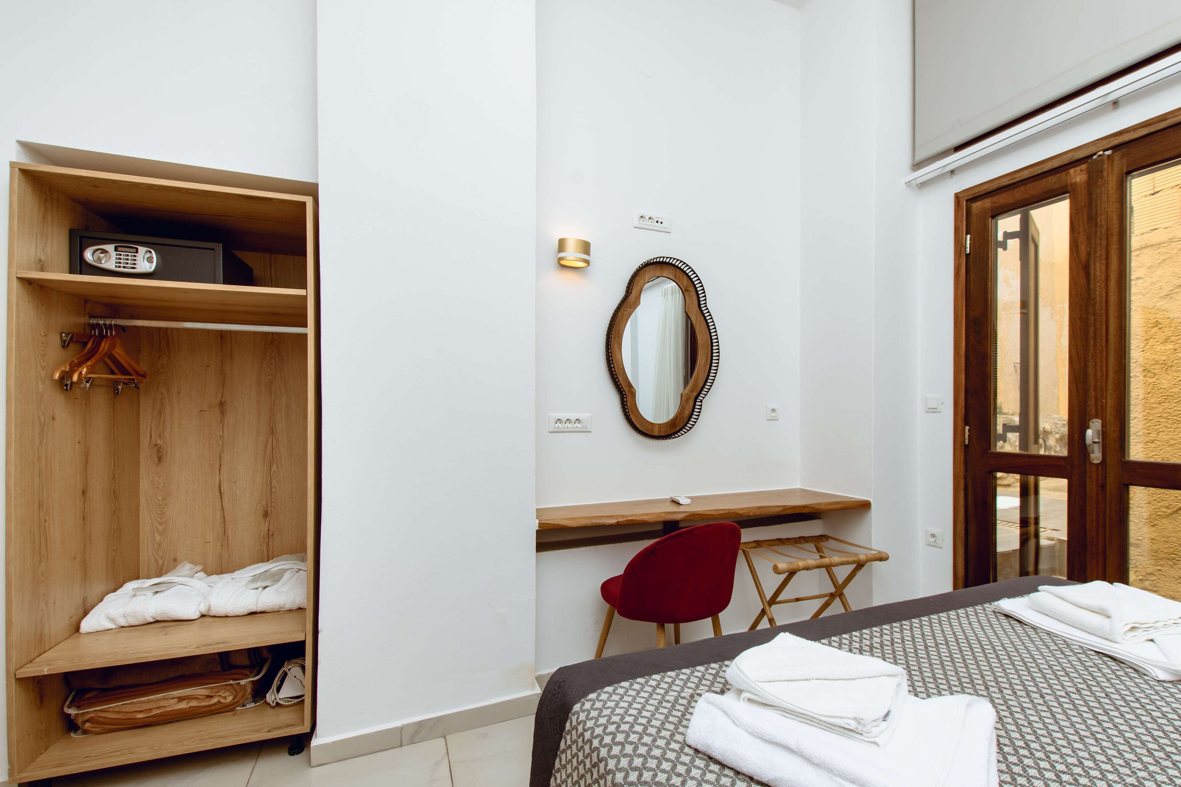 Deluxe Hotel