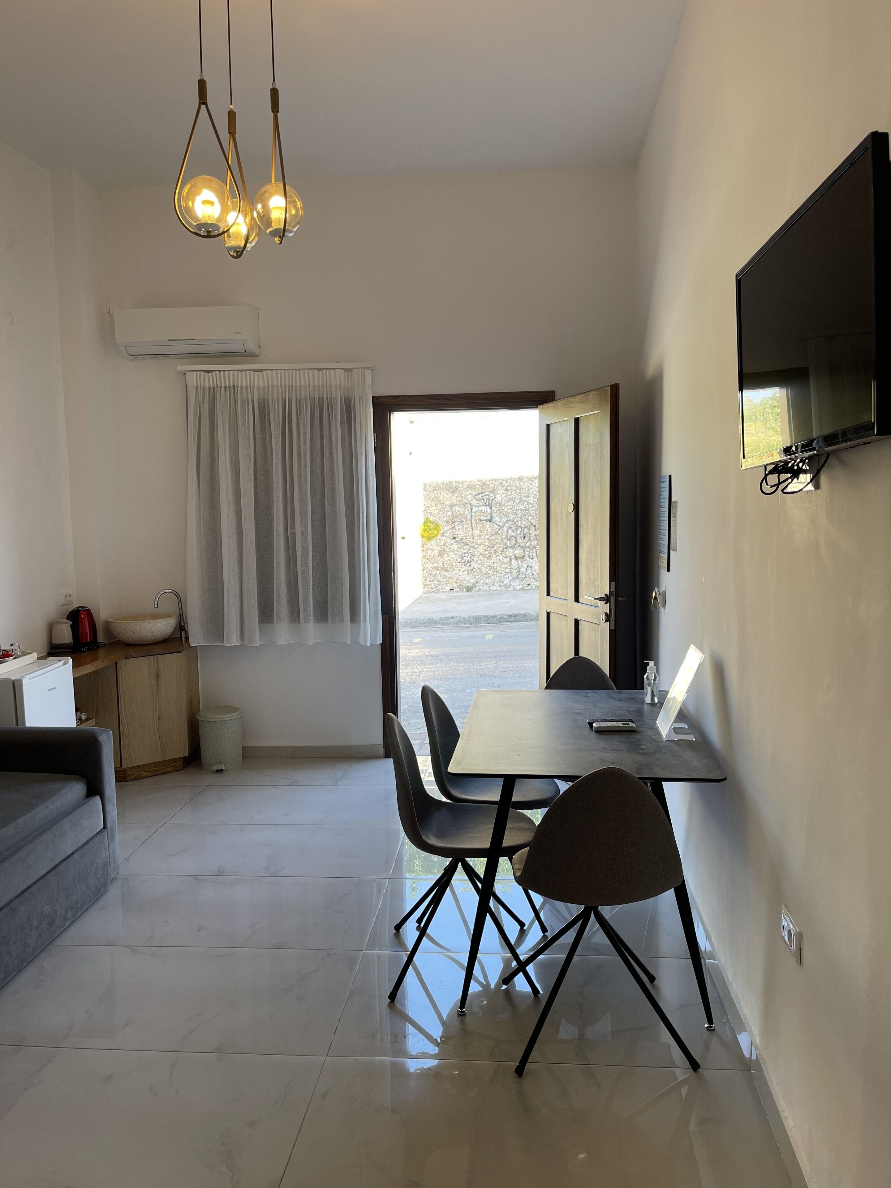Deluxe Hotel