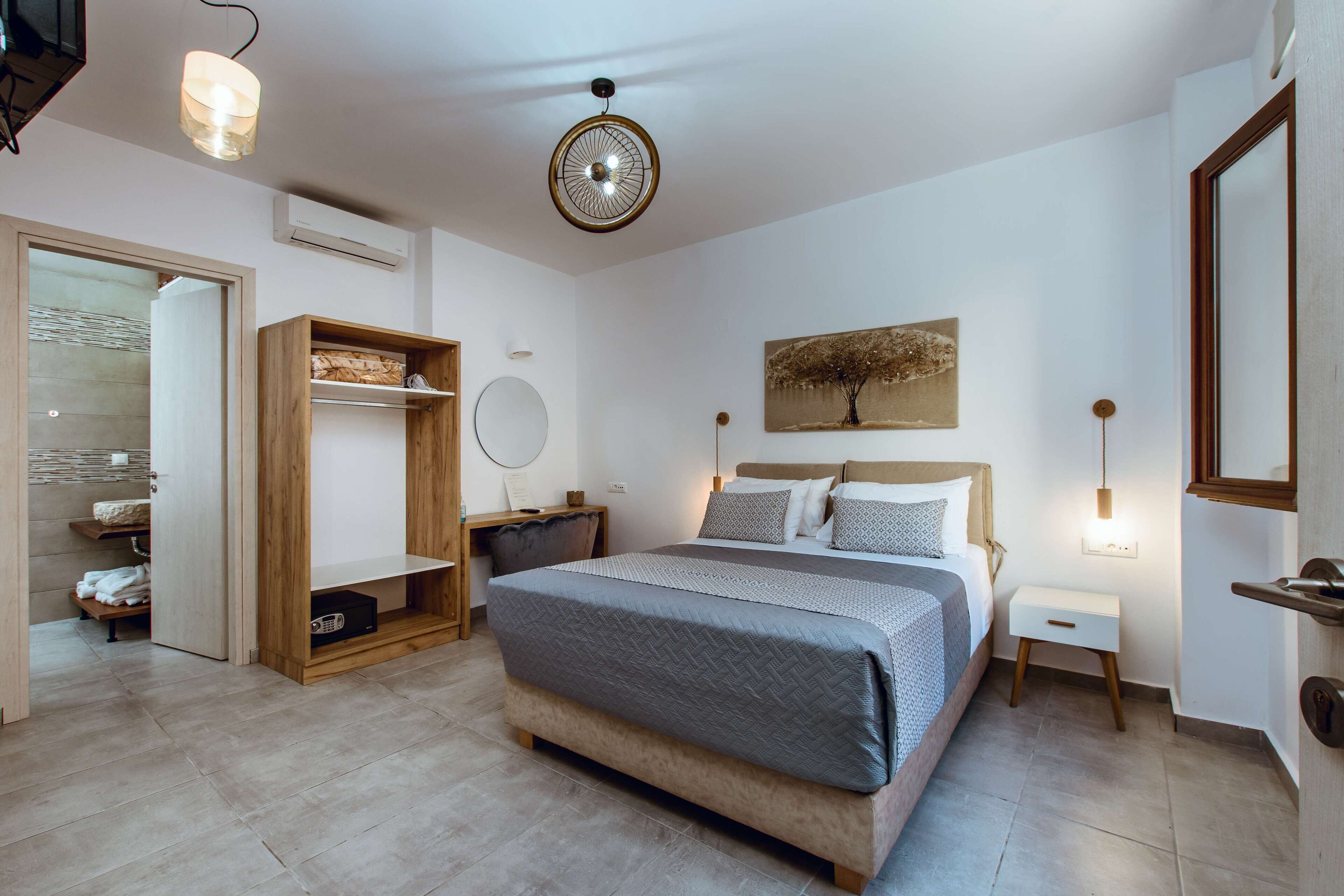 Deluxe Hotel