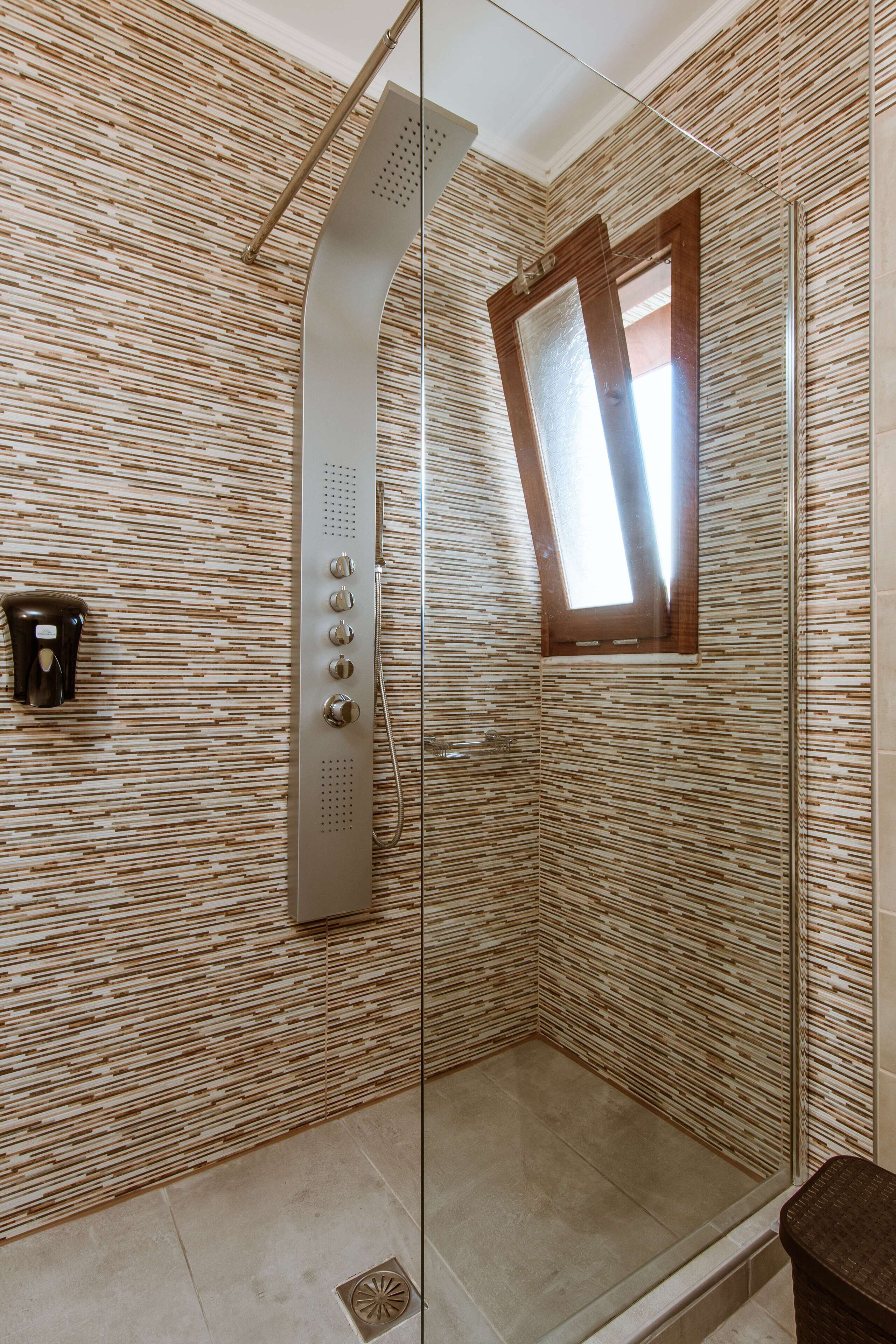 Deluxe Hotel