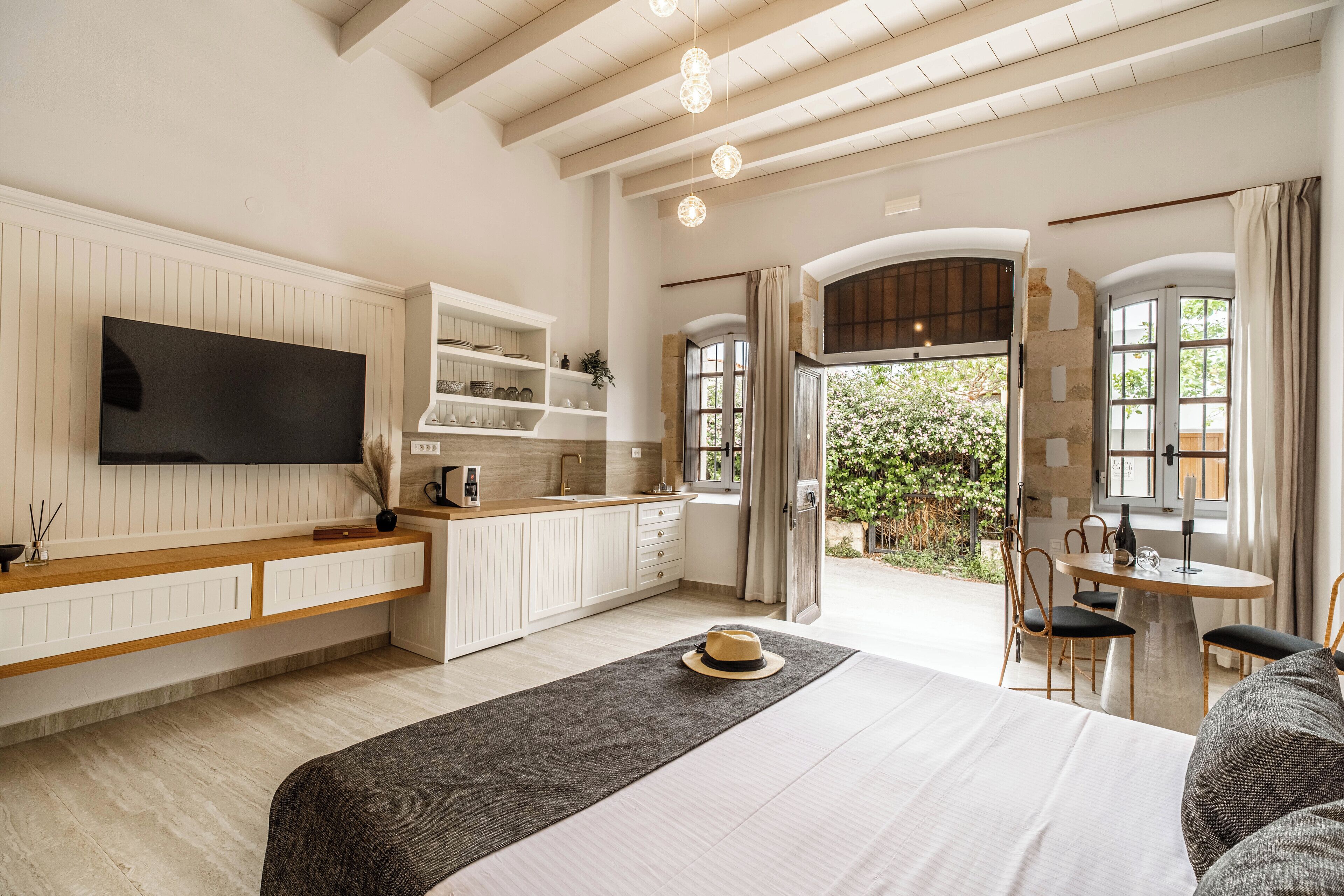 Lithinon Luxury Suites