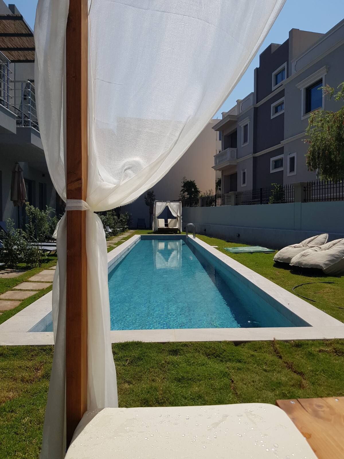Nek Suites