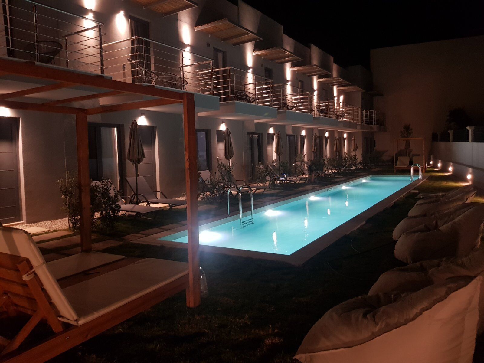 Nek Suites