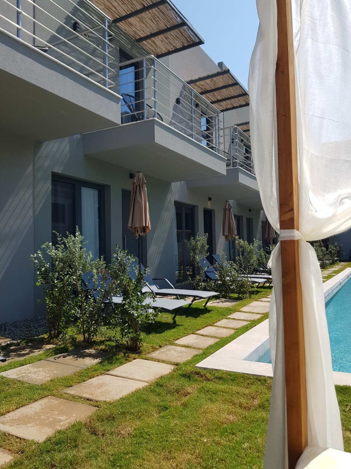 Nek Suites