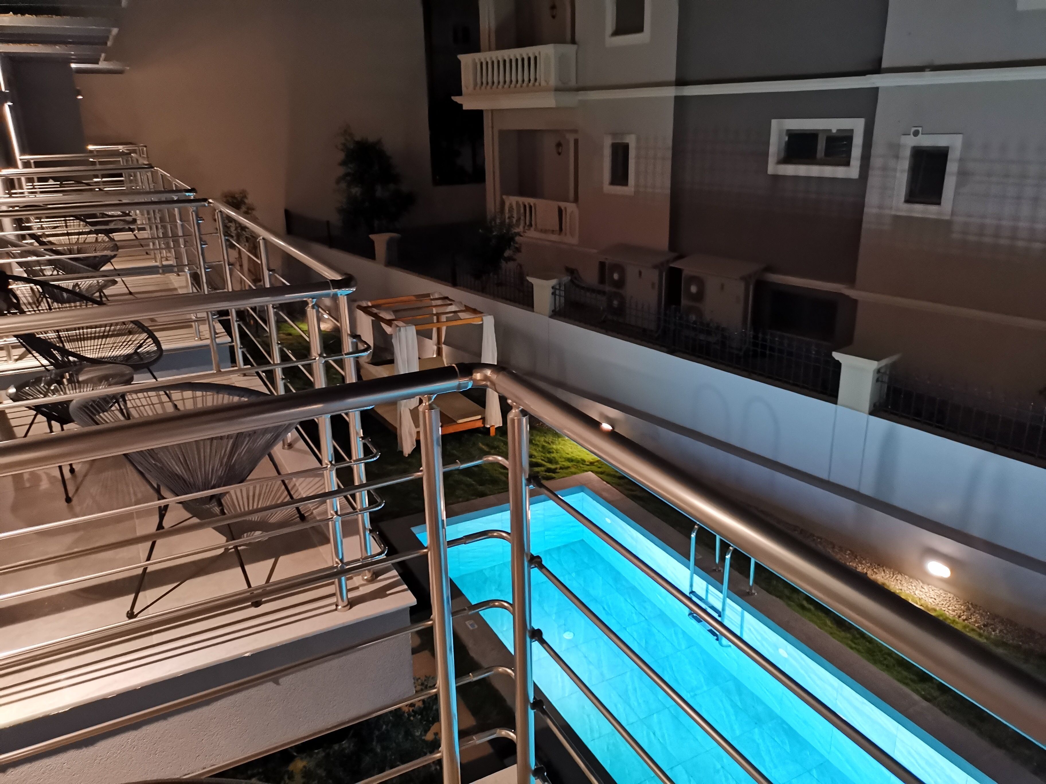Nek Suites