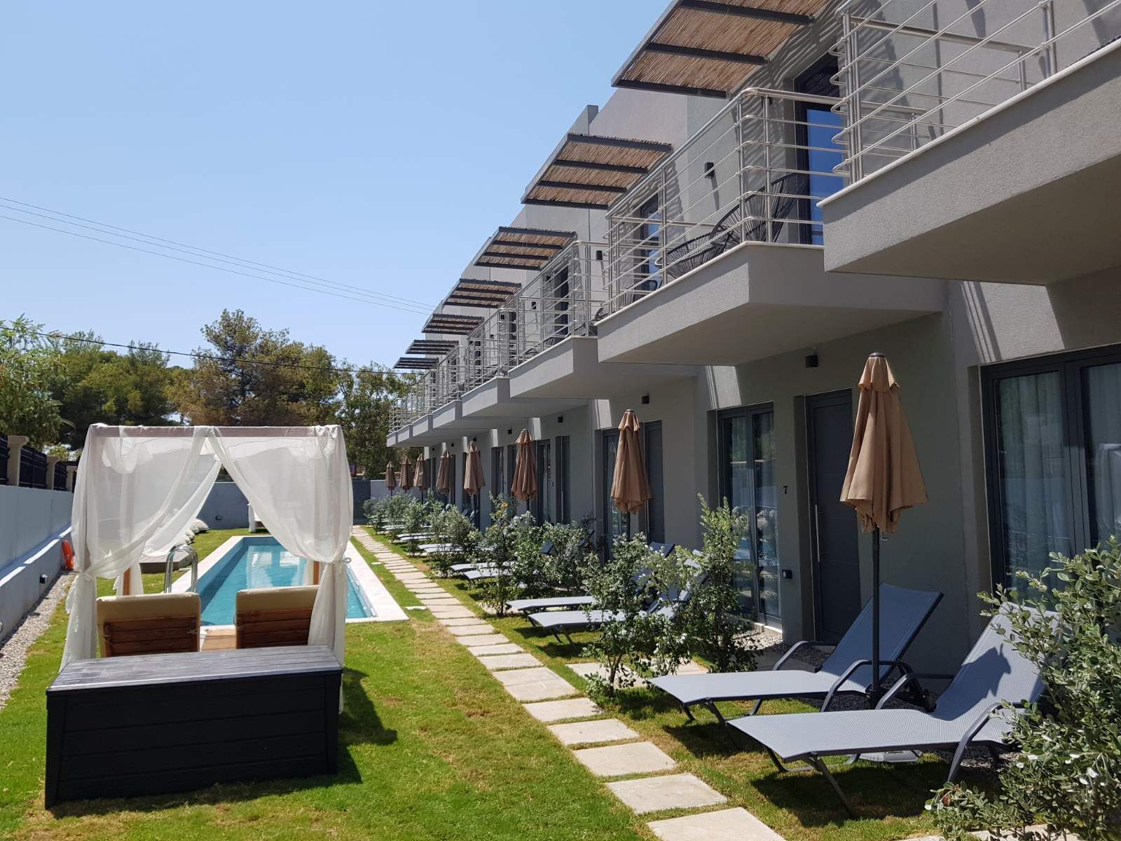 Nek Suites