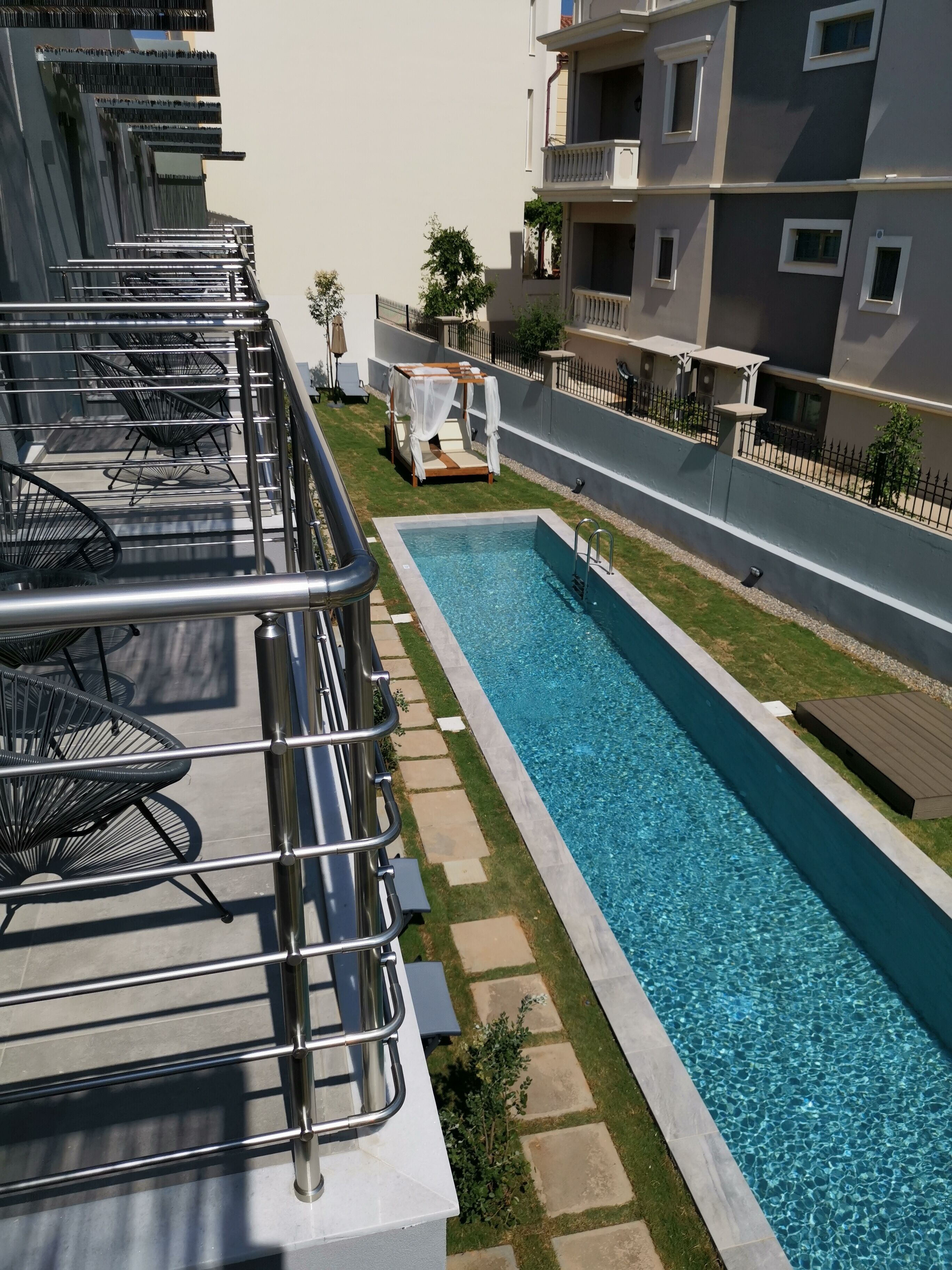 Nek Suites