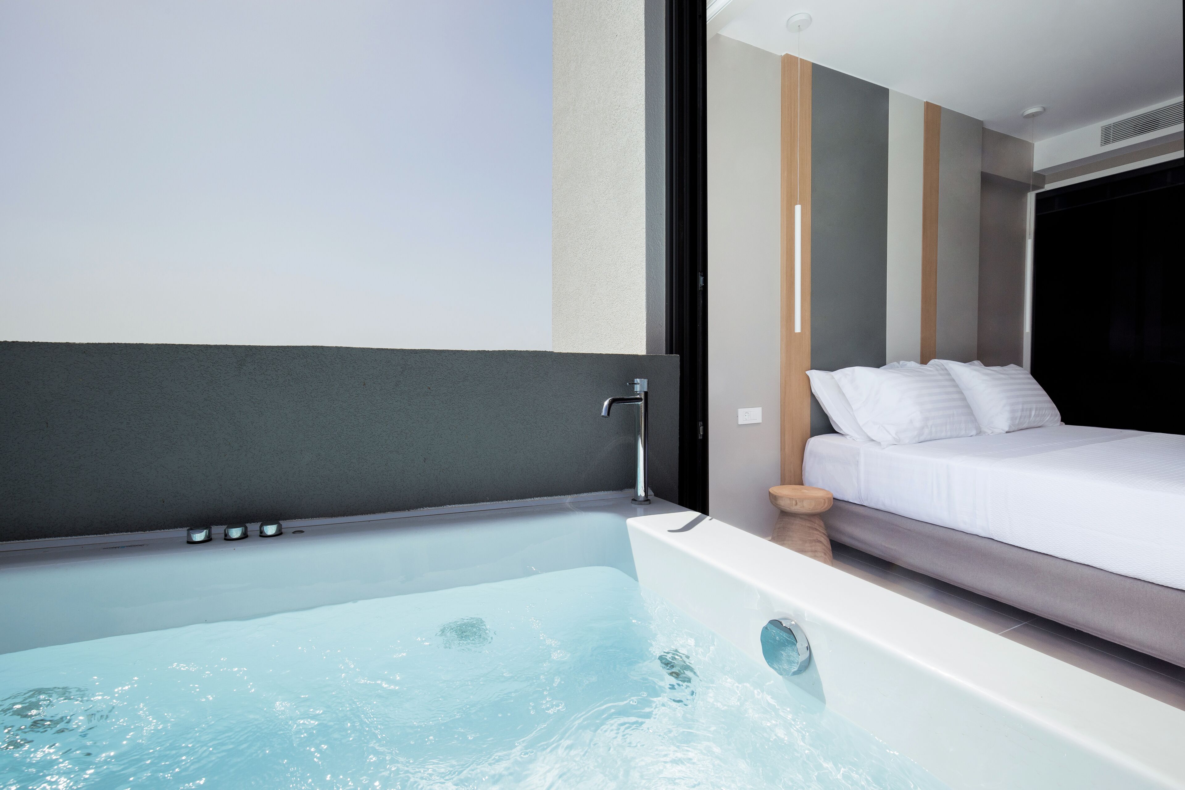Noemie Luxury Suites