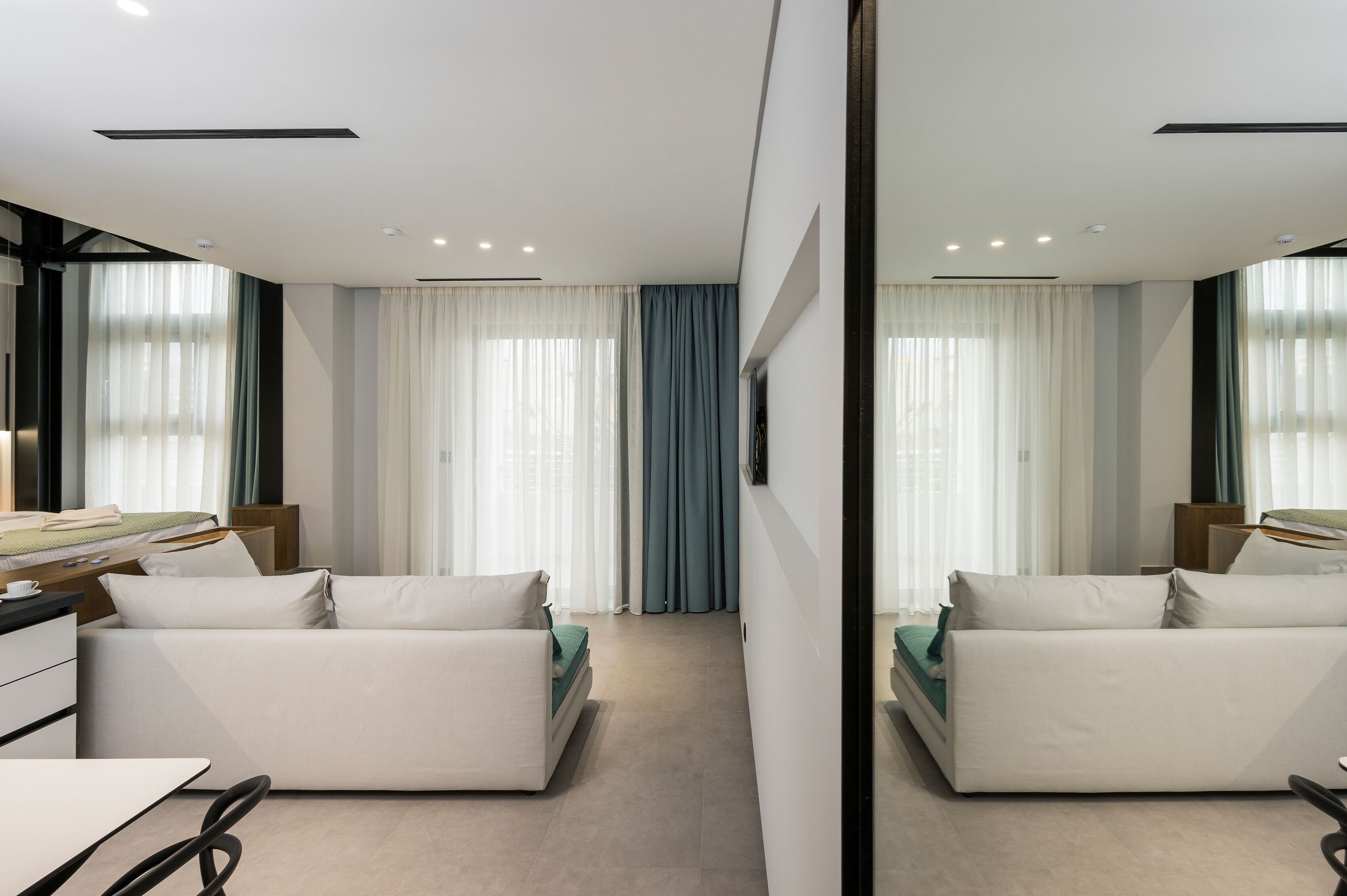 Ostrakon Suites