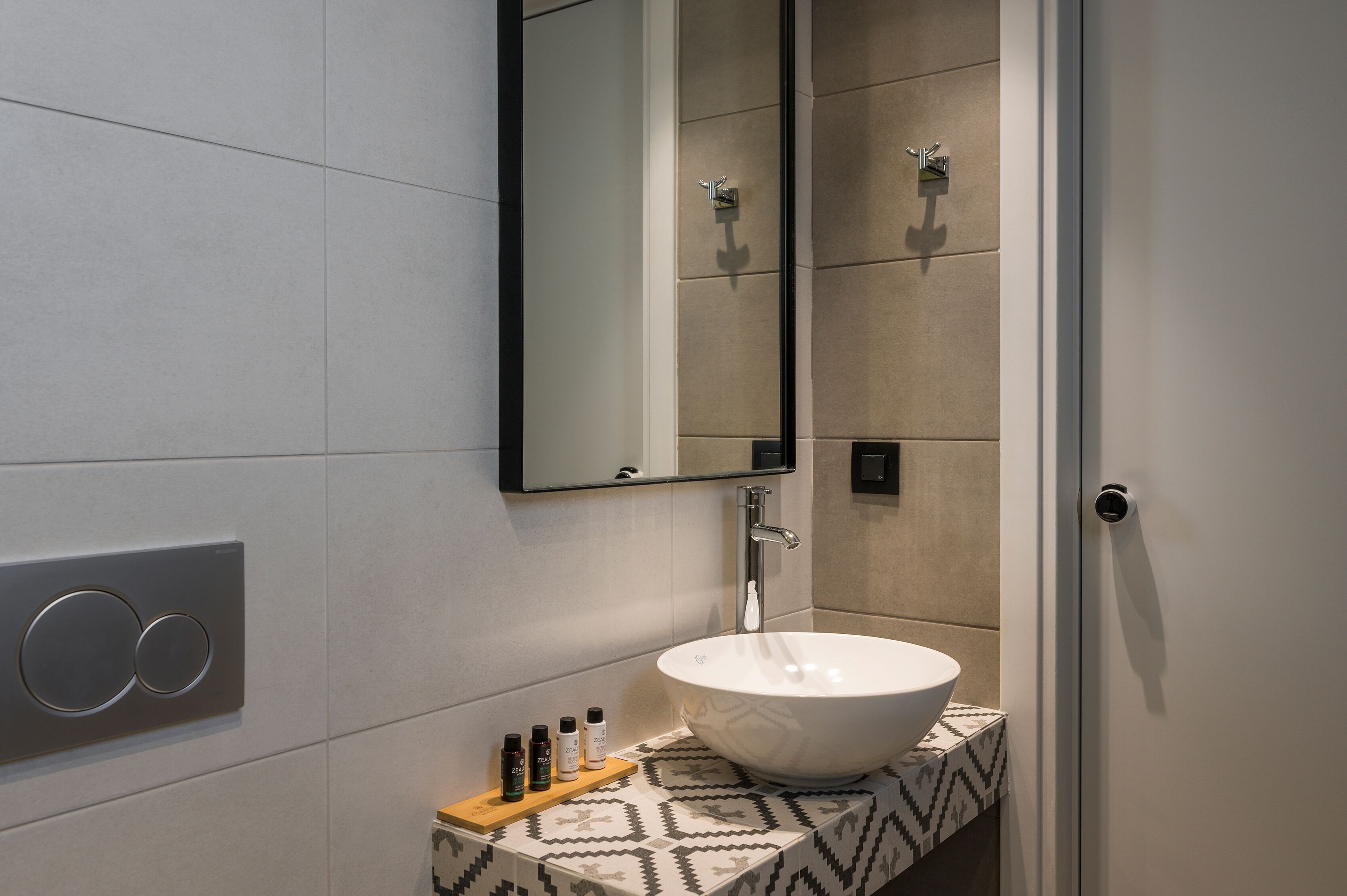 Ostrakon Suites