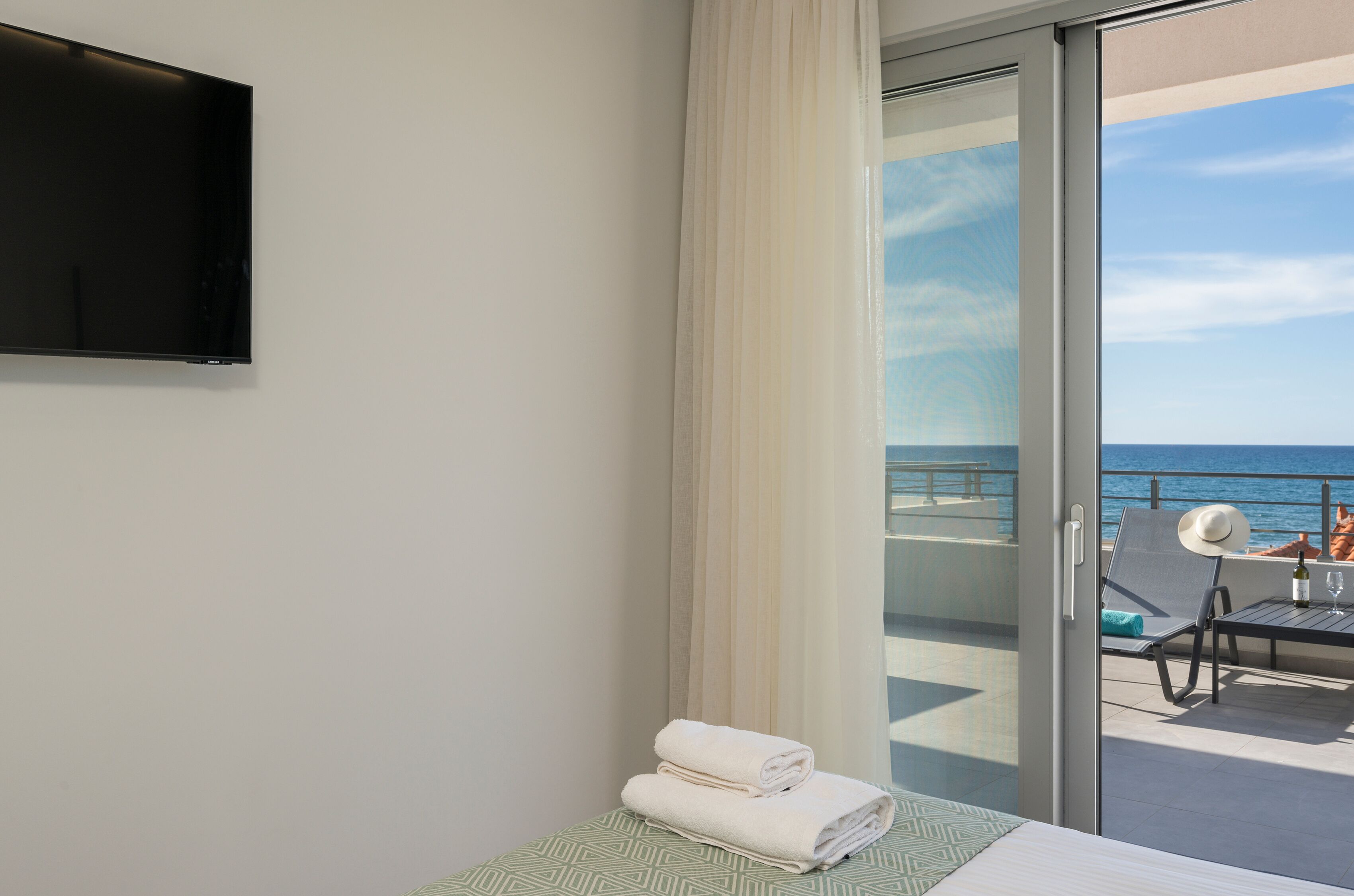 Ostrakon Suites