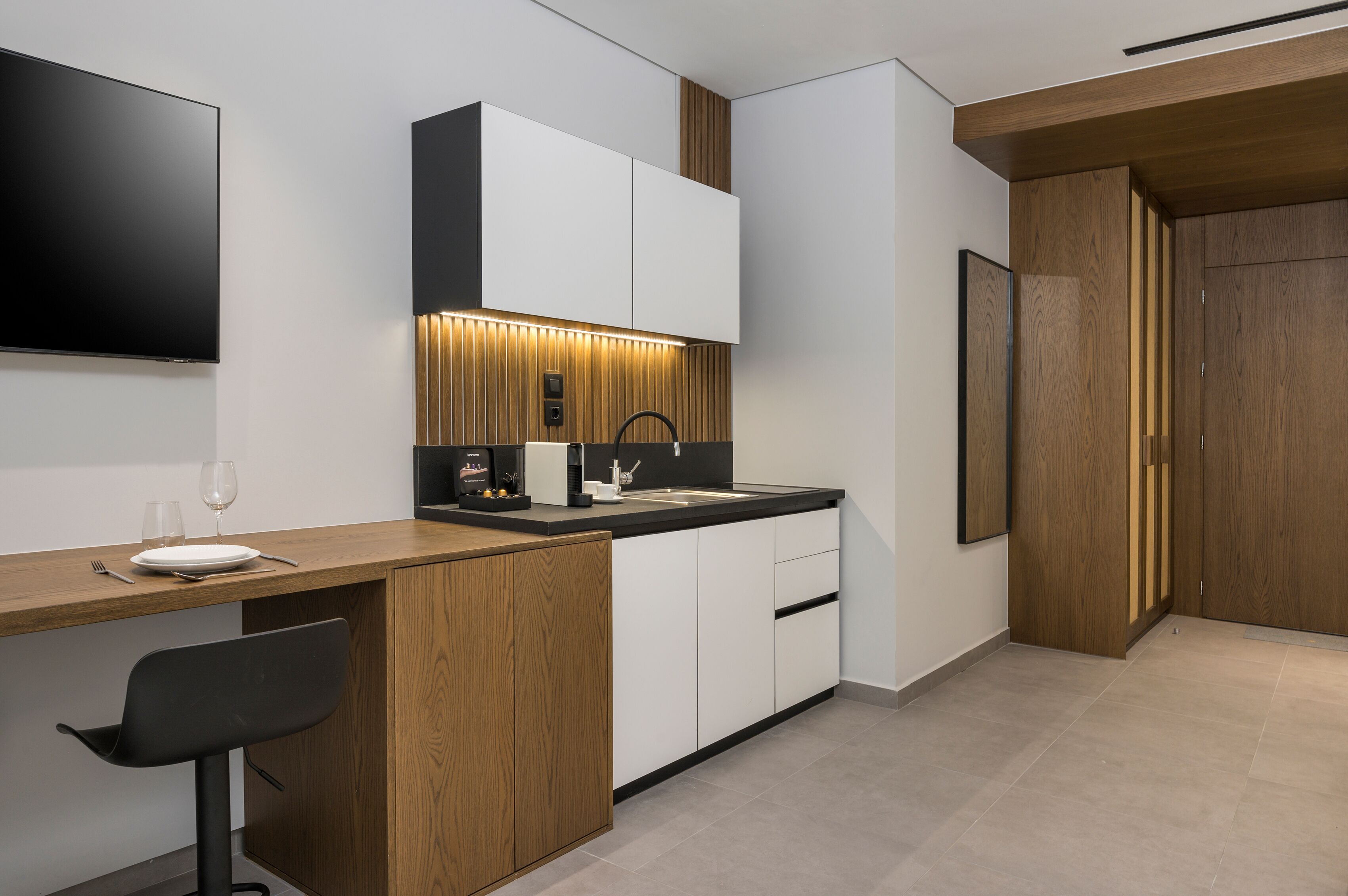 Ostrakon Suites