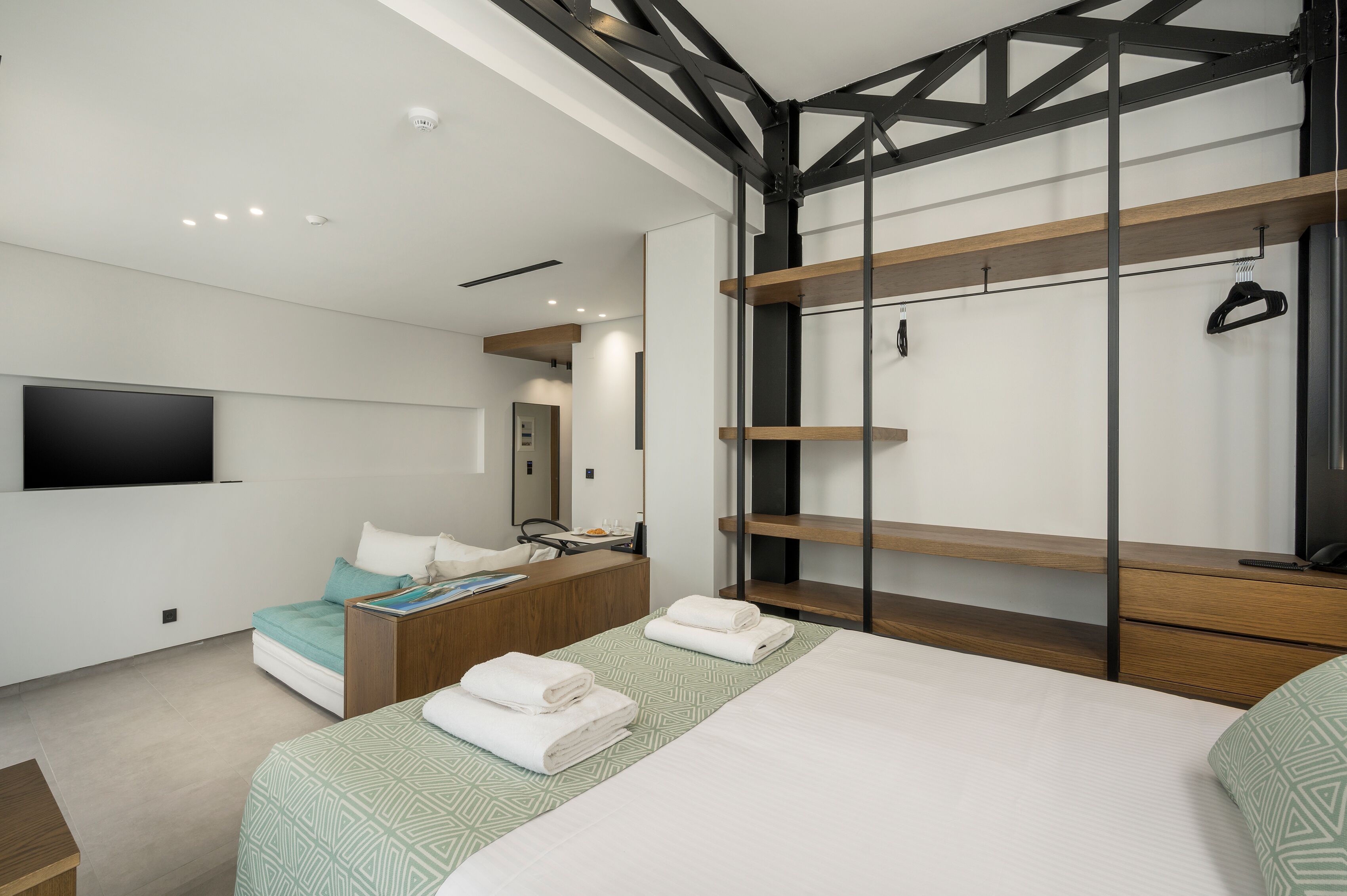 Ostrakon Suites