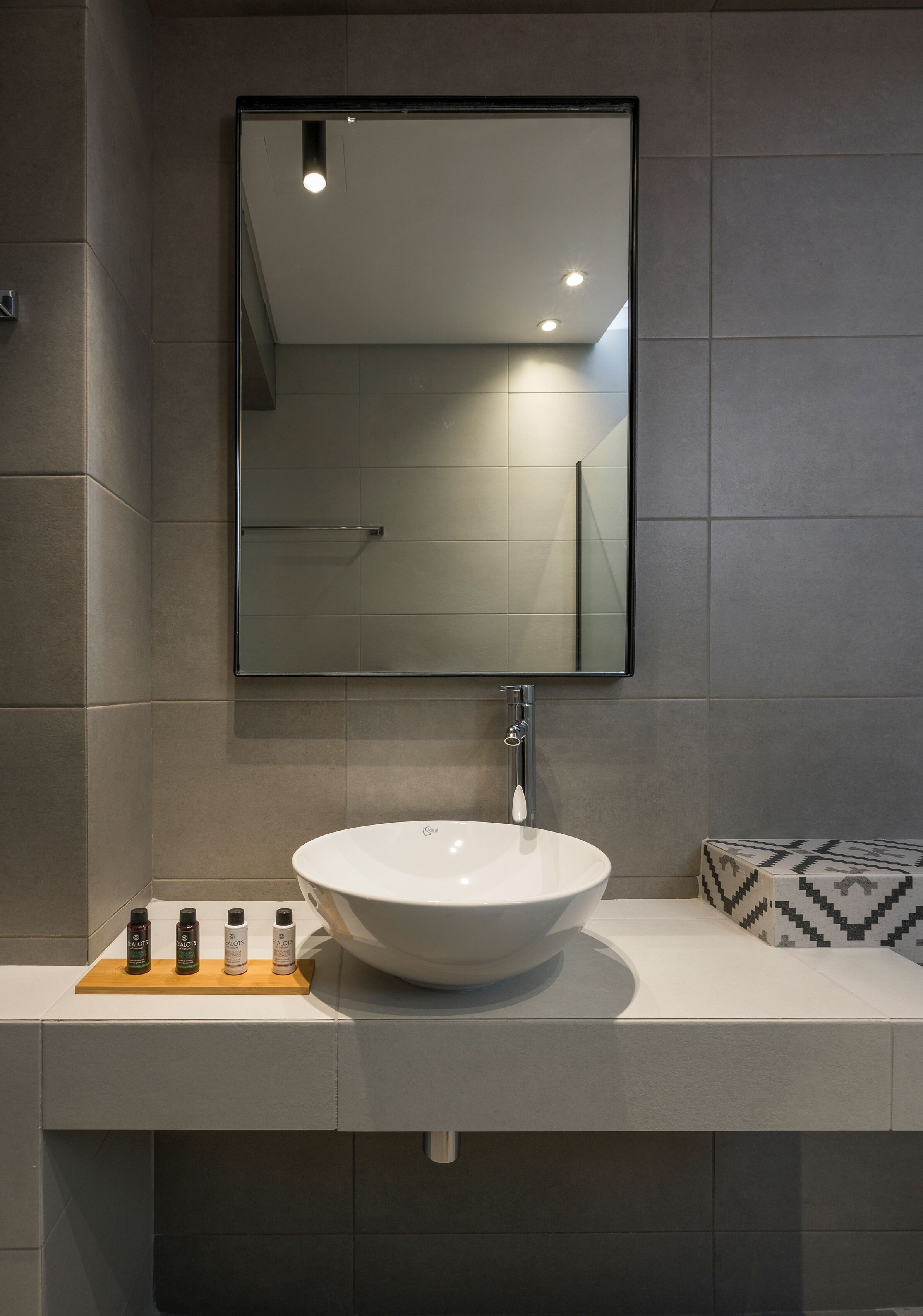 Ostrakon Suites