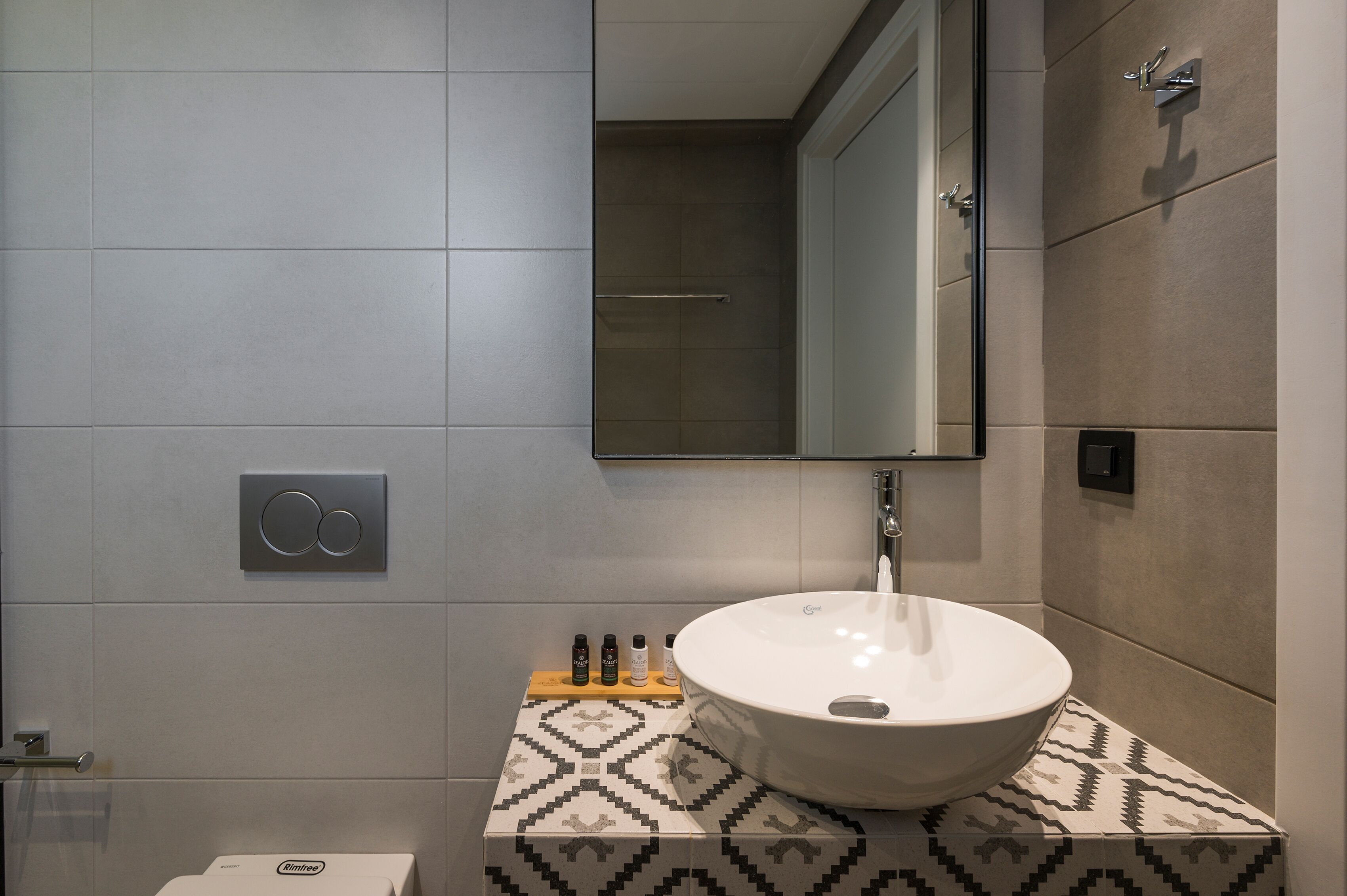 Ostrakon Suites