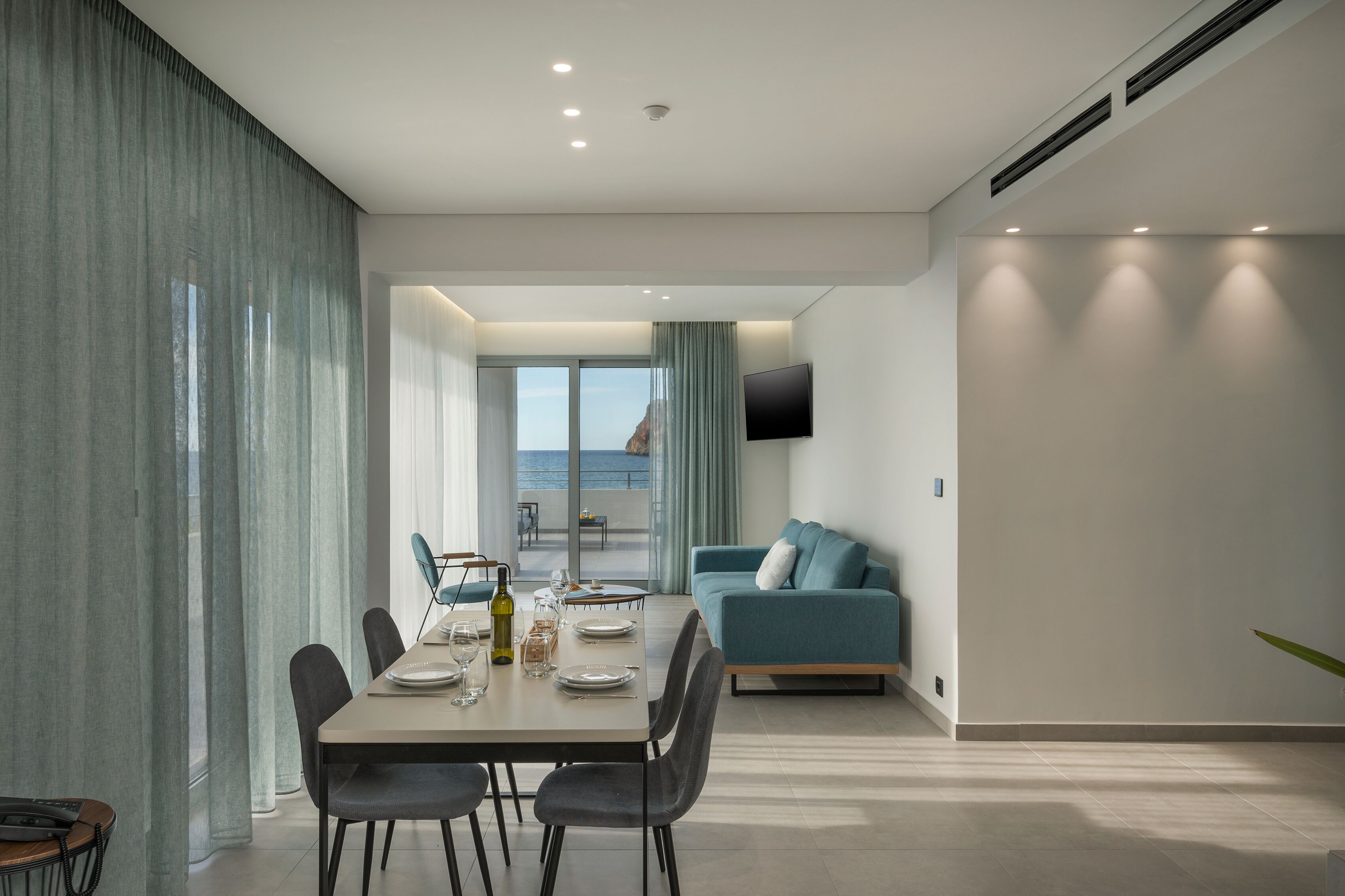 Ostrakon Suites