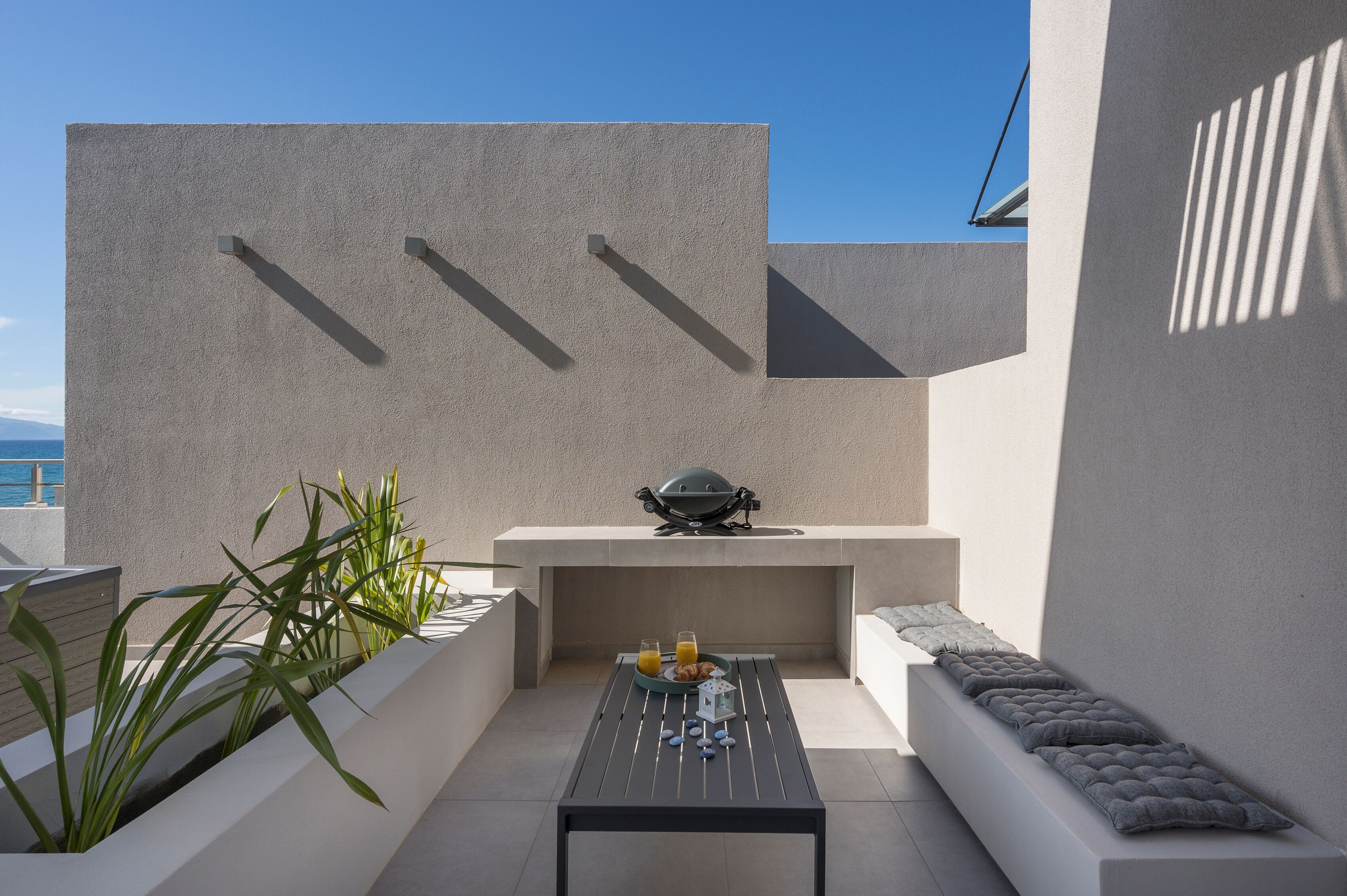 Ostrakon Suites