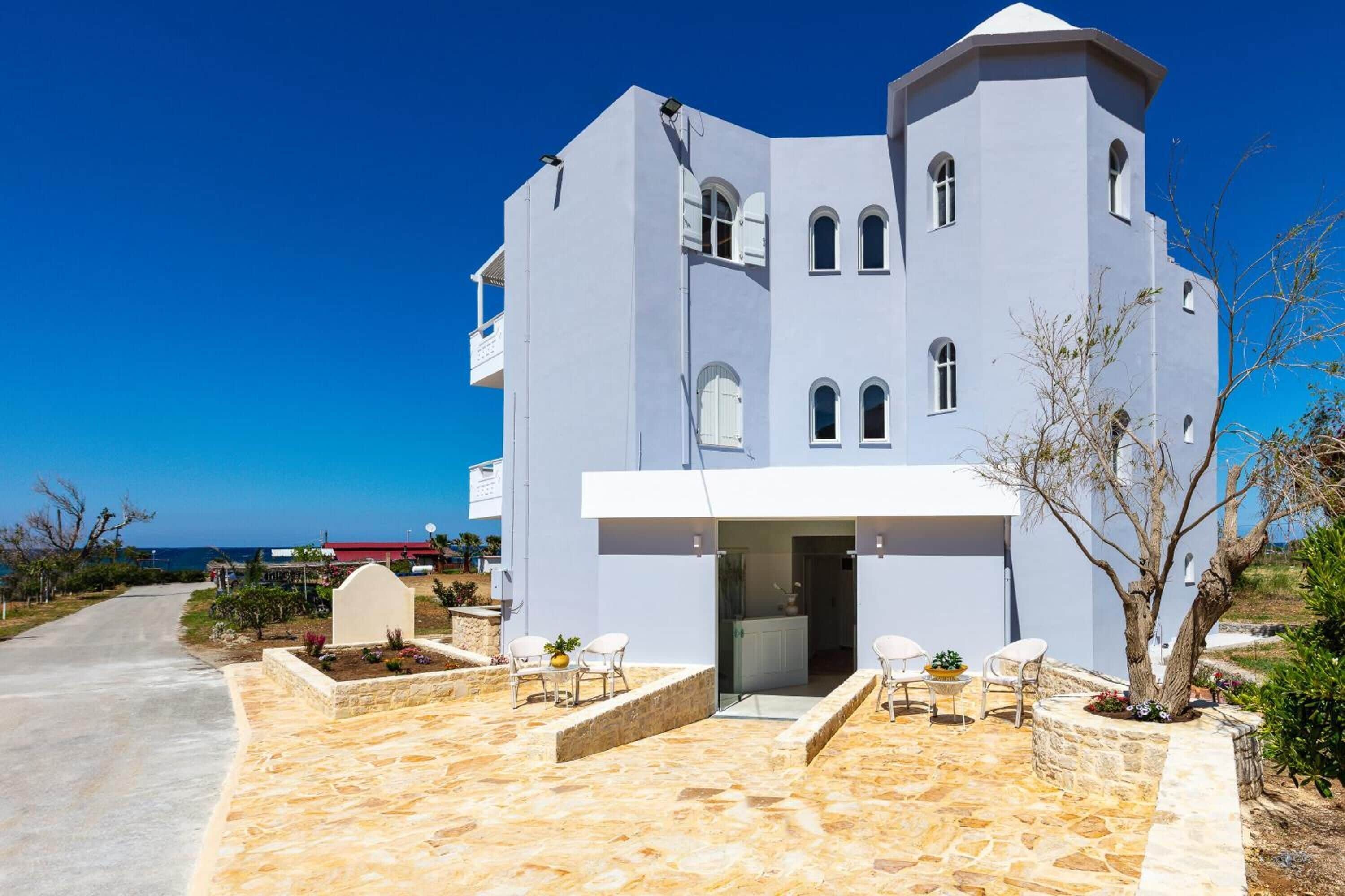 Pinelopi Beach Suites