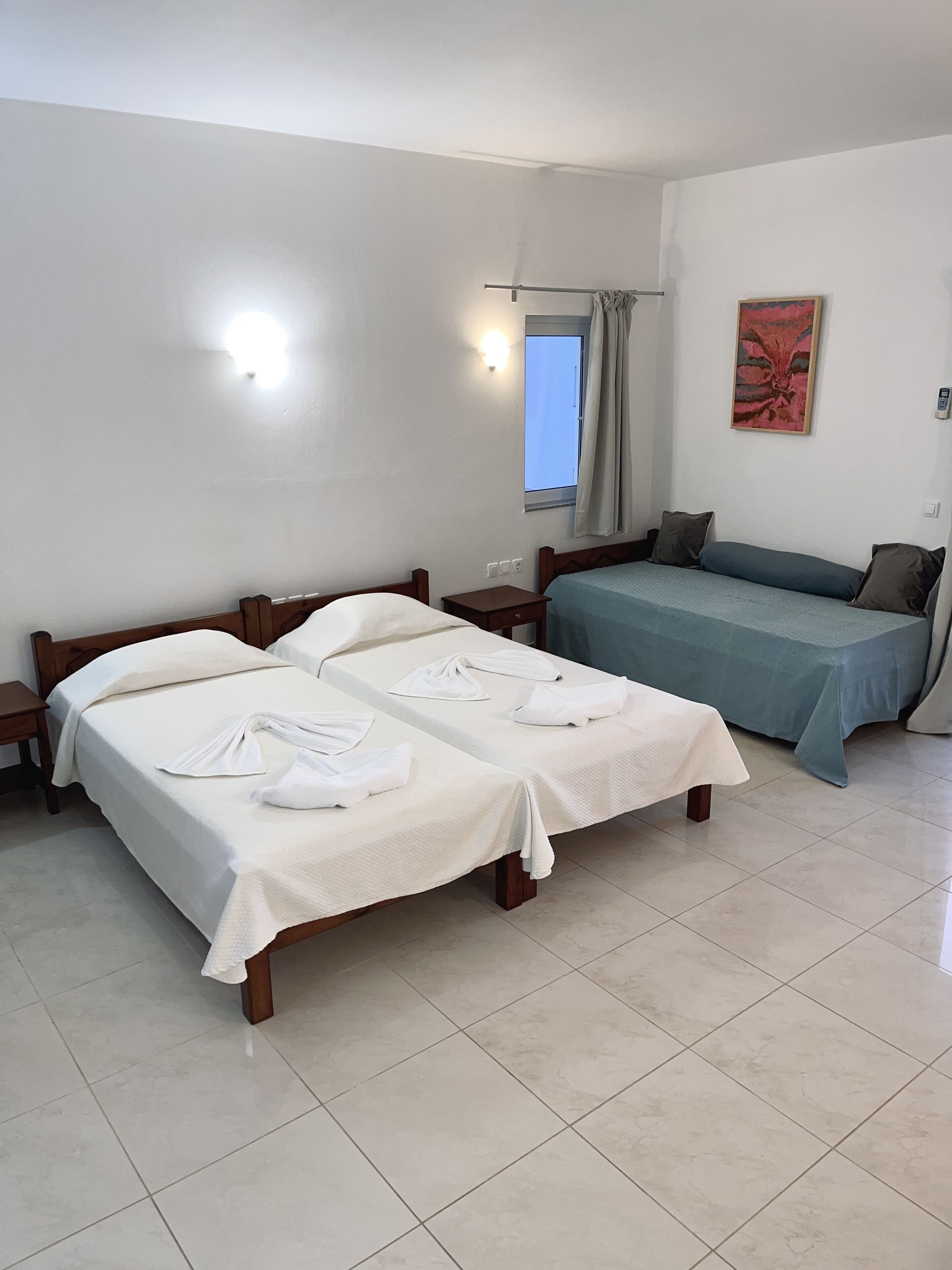 Reina Apartments