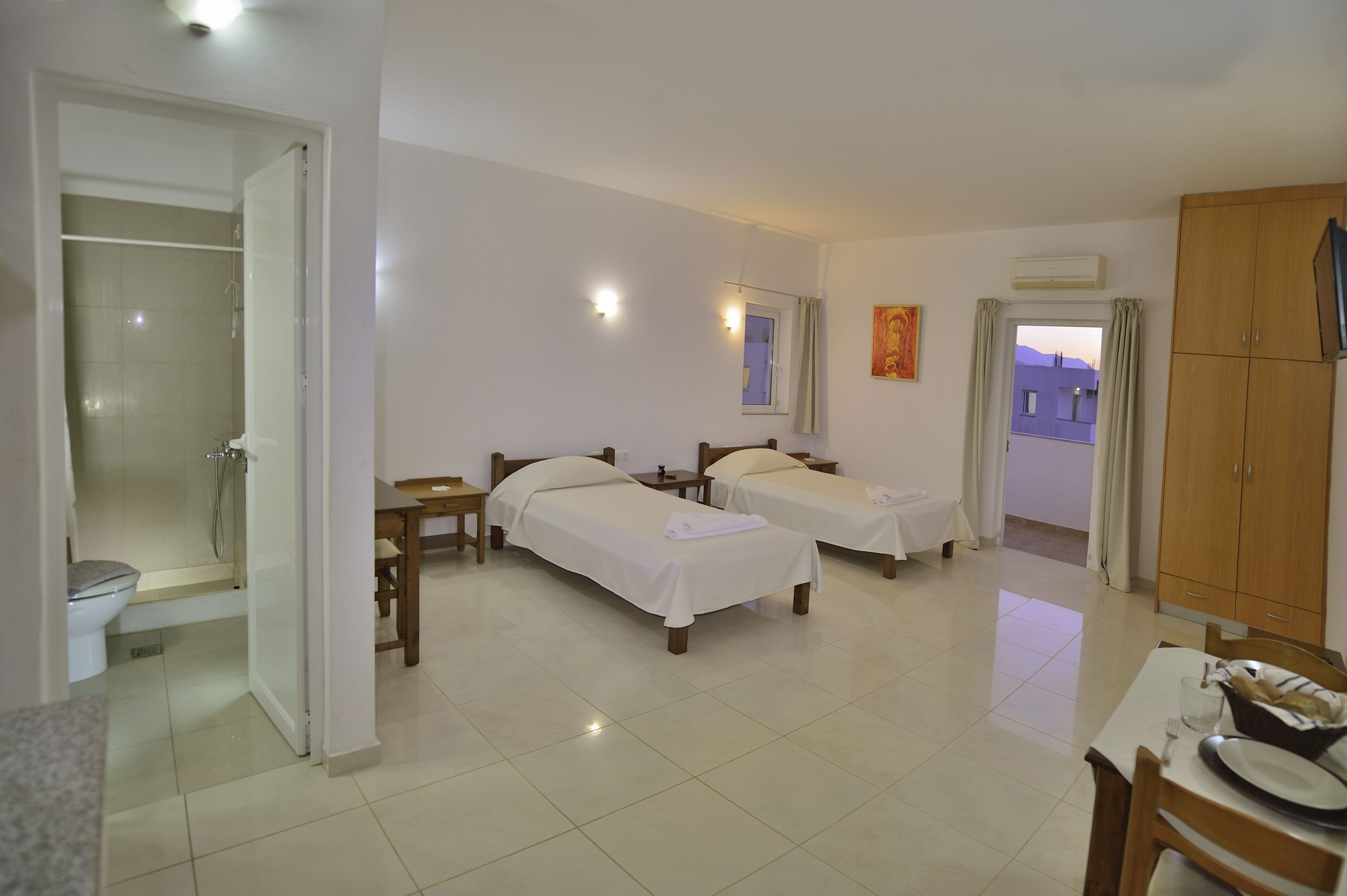 Reina Apartments