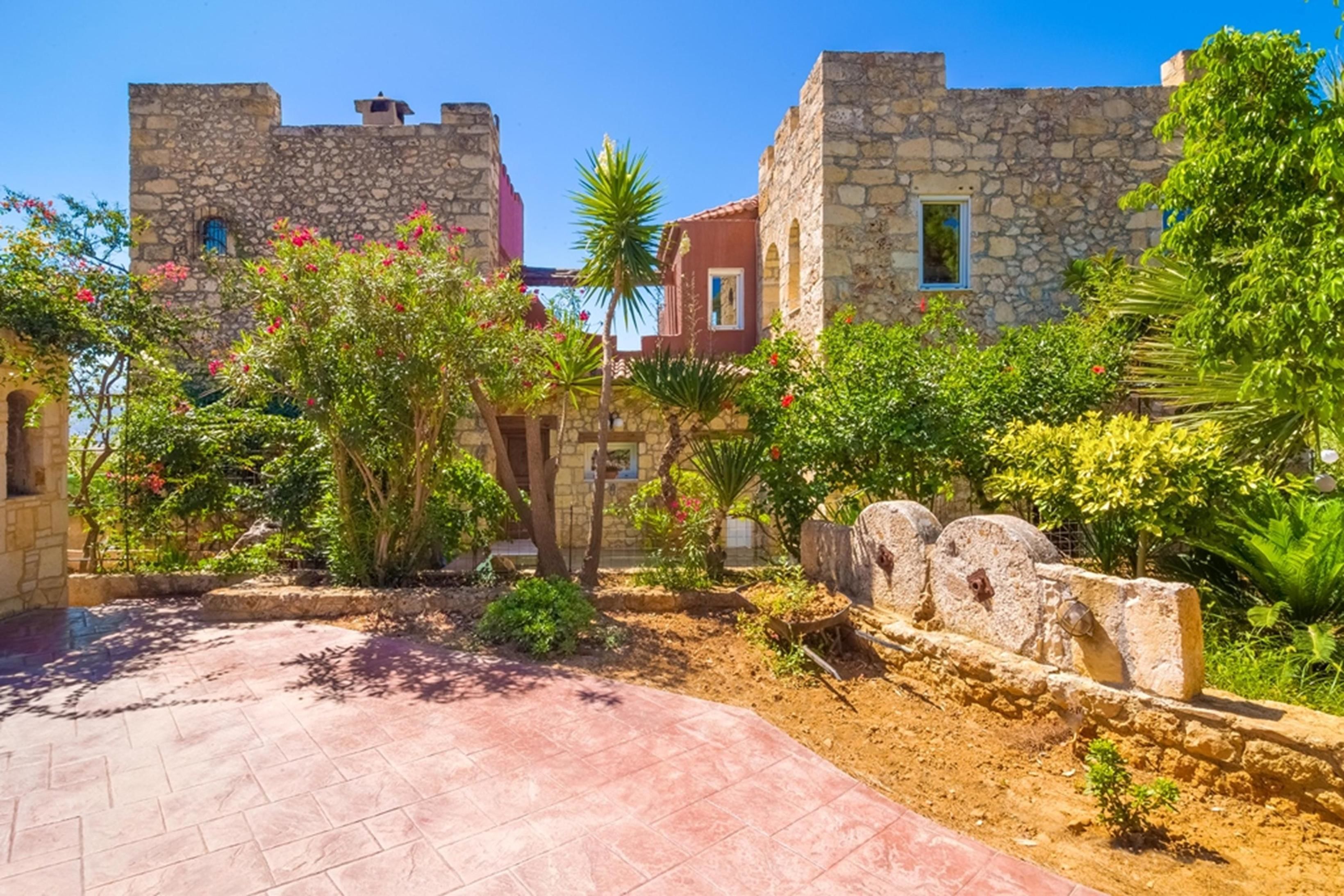 Villa Kastro Estate