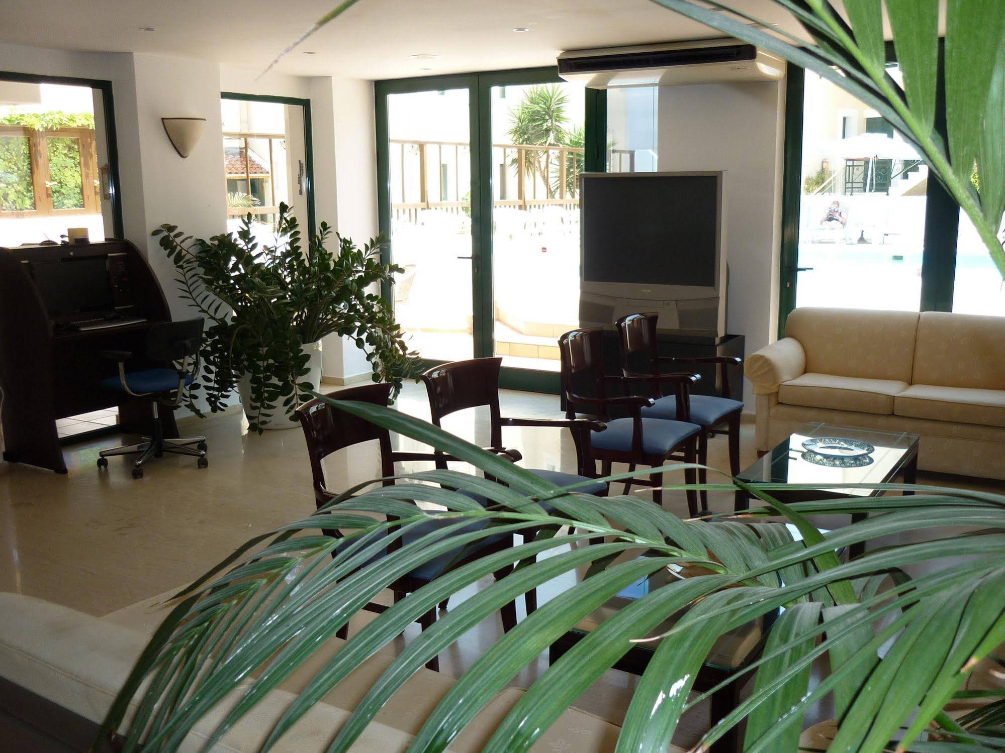 Elmi Suites Beach Hotel