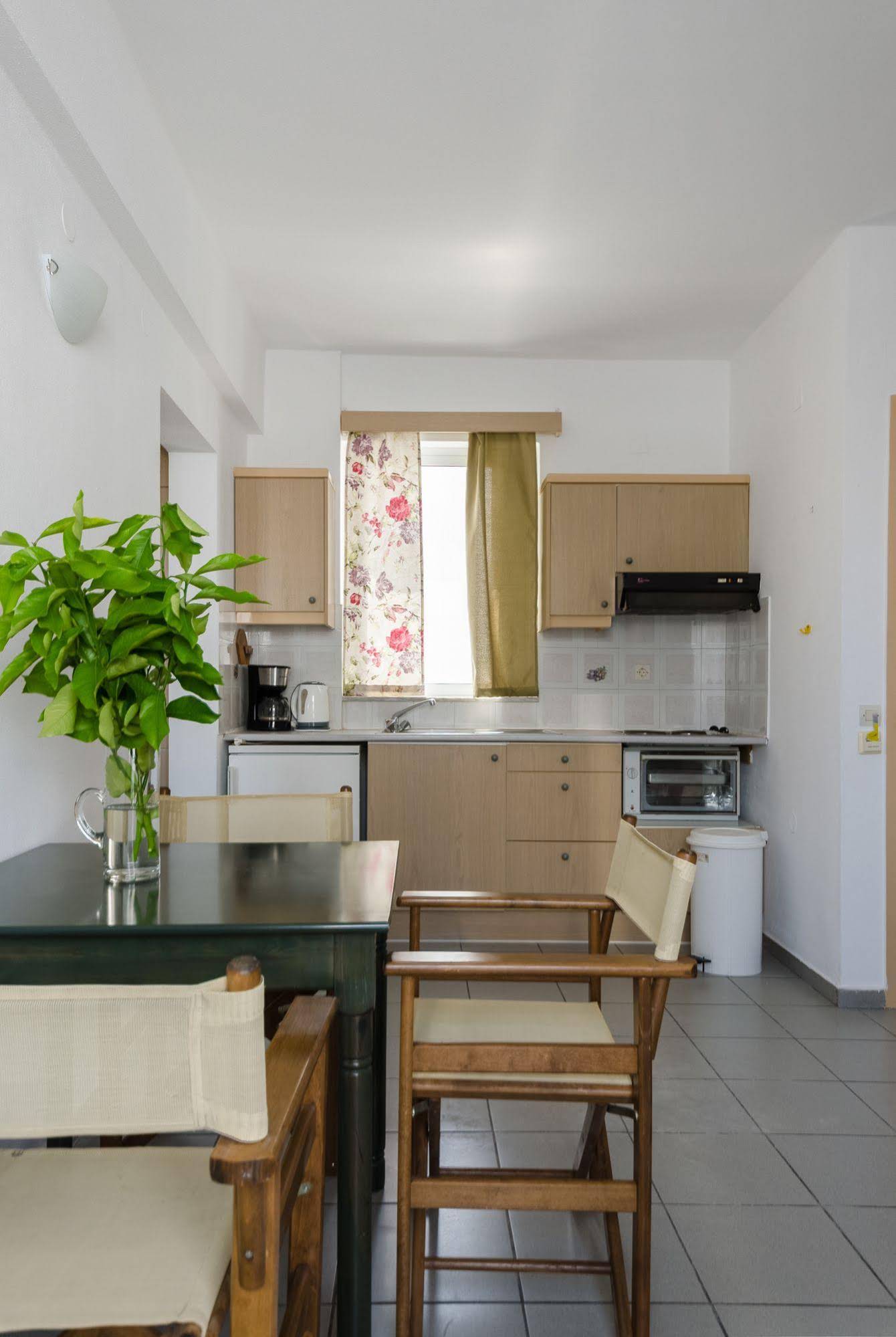 Happiness Apartments