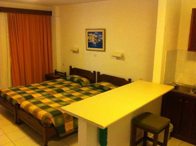 Kassavetis Center - Hotel Studios & Apartments