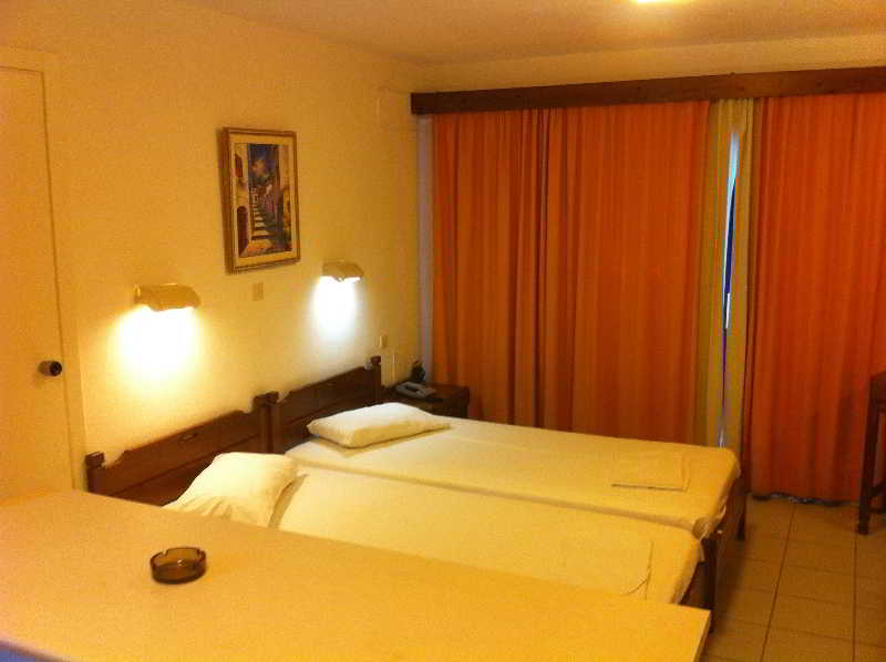 Kassavetis Center - Hotel Studios & Apartments