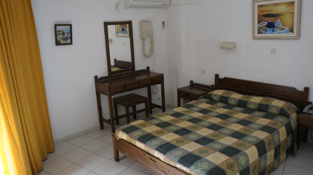 Kassavetis Center - Hotel Studios & Apartments