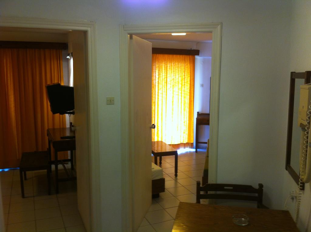 Kassavetis Center - Hotel Studios & Apartments
