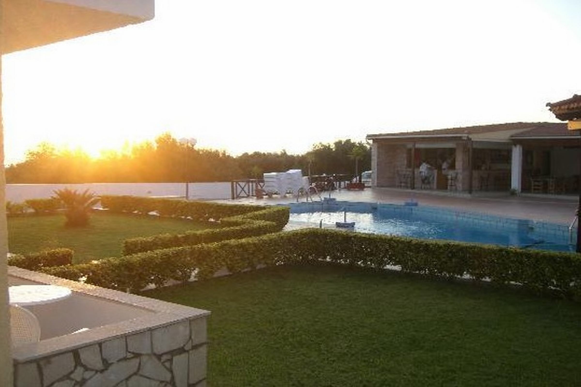 Mareva Apartments
