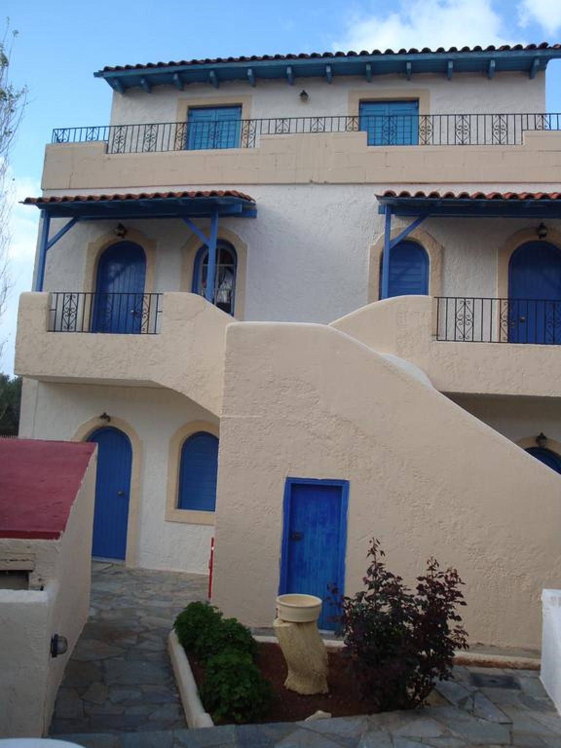 Maria Flora Apartments