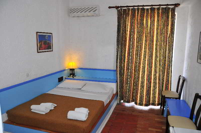 Pollis Hotel
