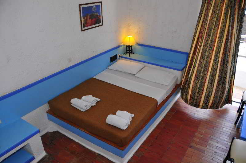 Pollis Hotel
