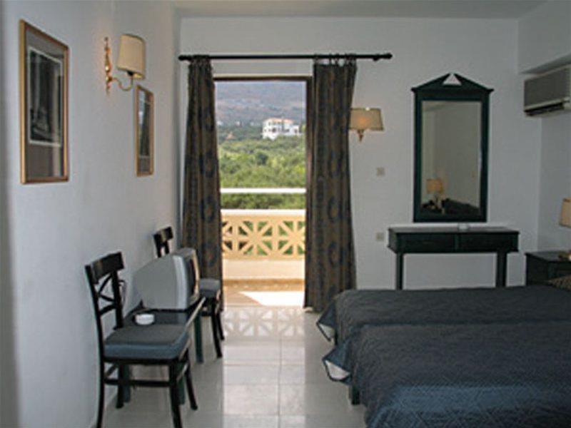 Enorme Epavli Boutique