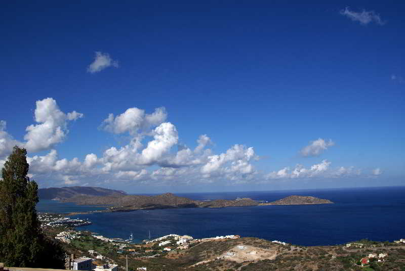 Adrakos Apartments