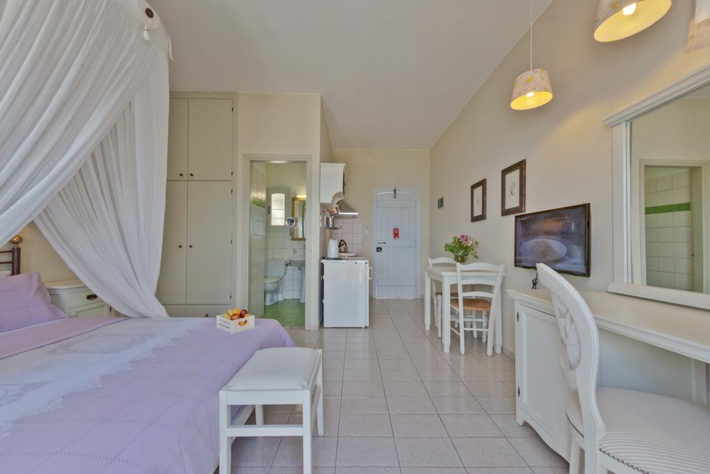 Adrakos Apartments